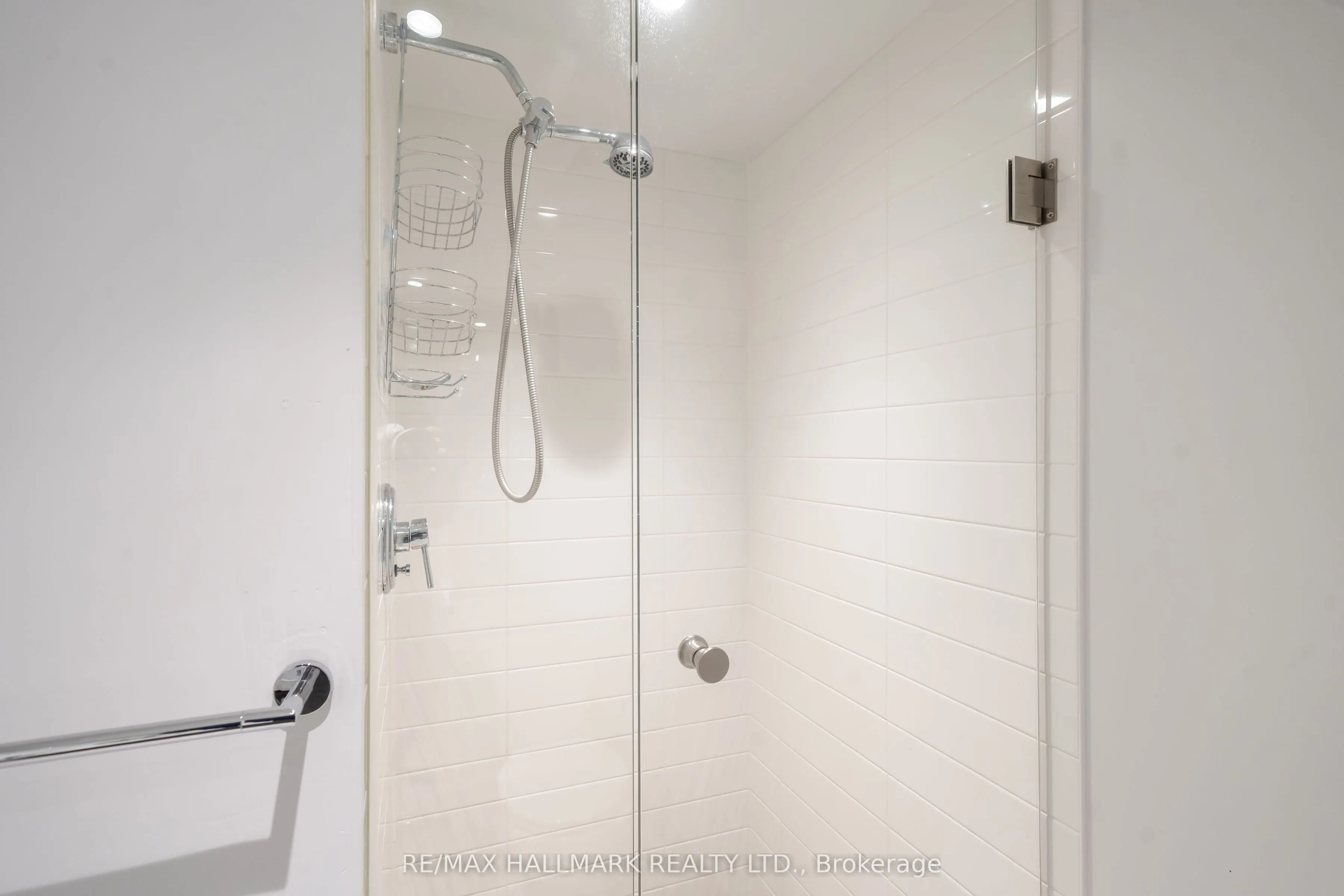 386 Yonge Street, #1703