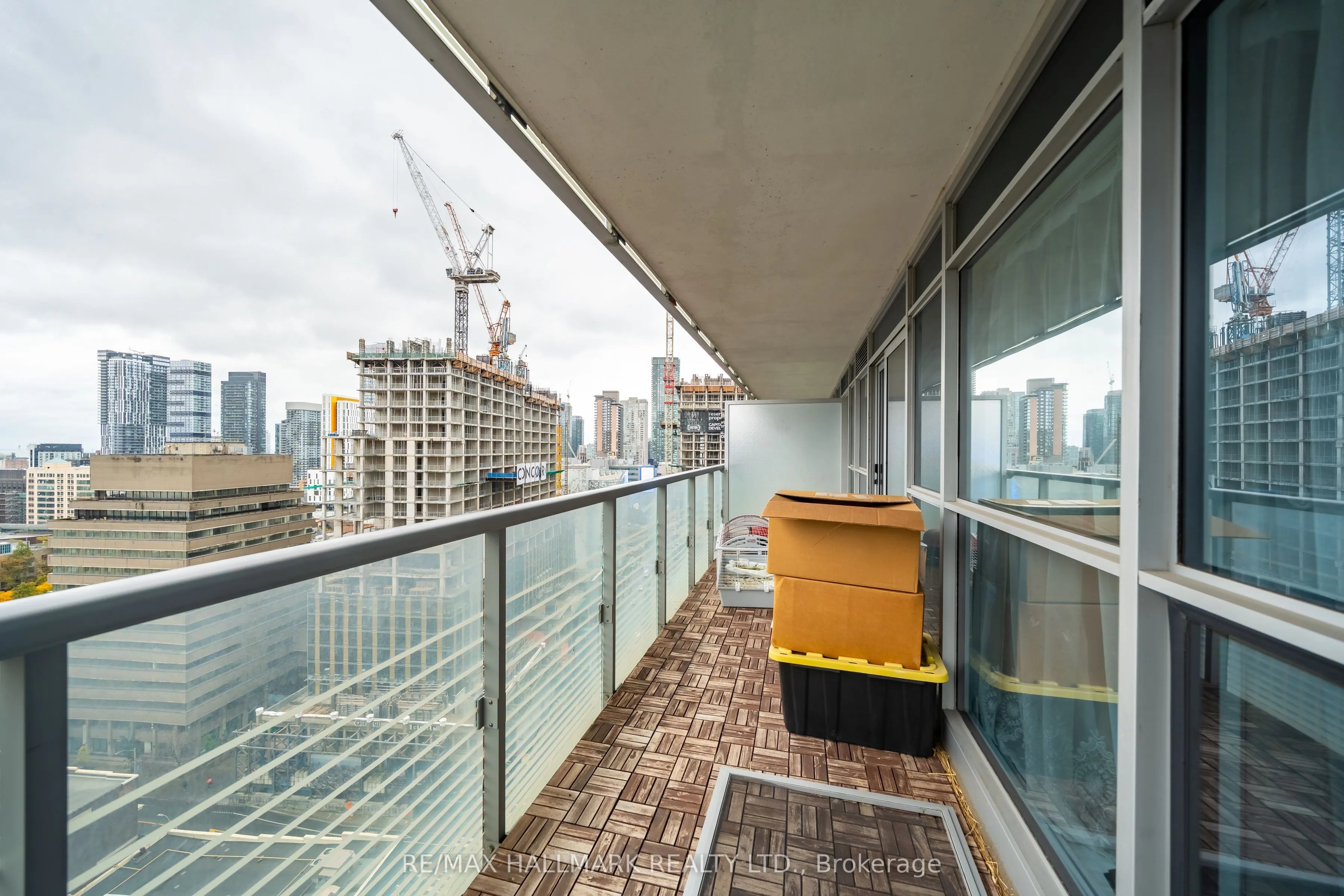 386 Yonge Street, #1703