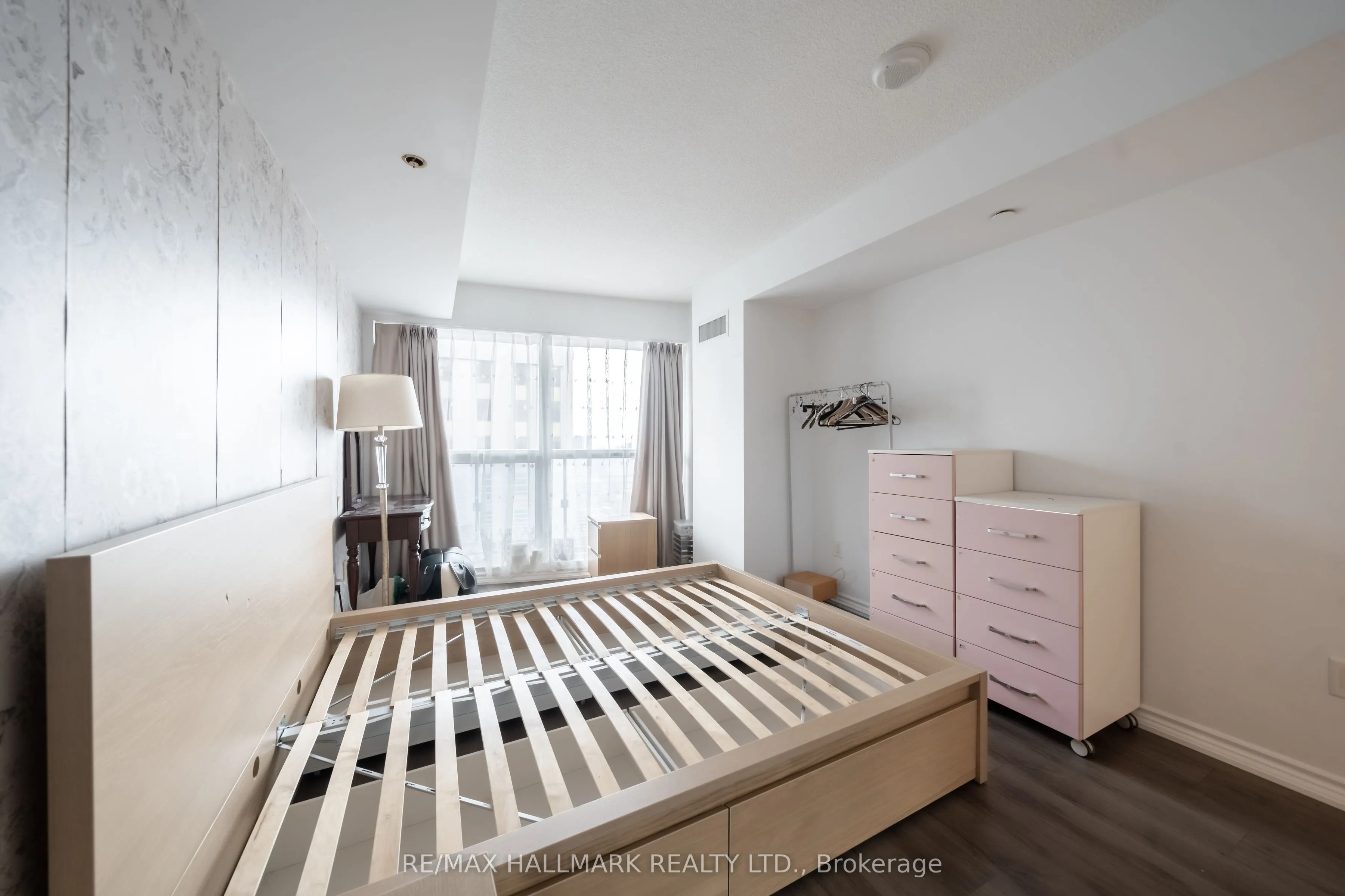 386 Yonge Street, #1703