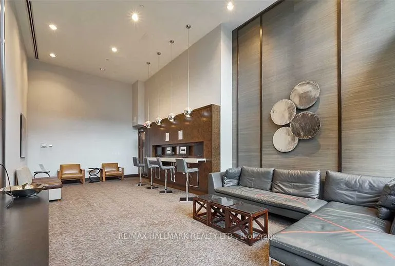 386 Yonge Street, #1703