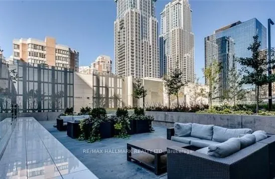 386 Yonge Street, #1703