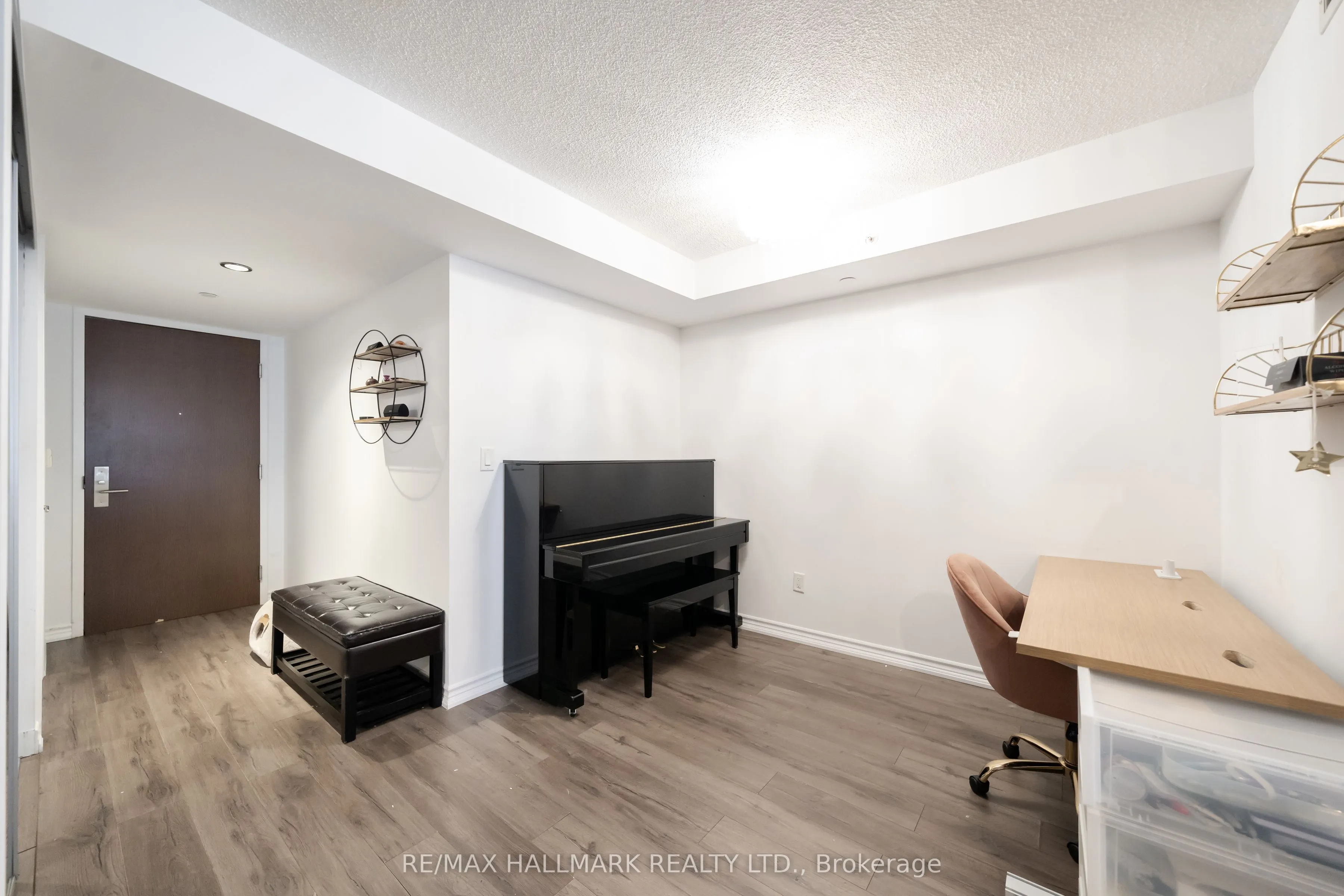 386 Yonge Street, #1703