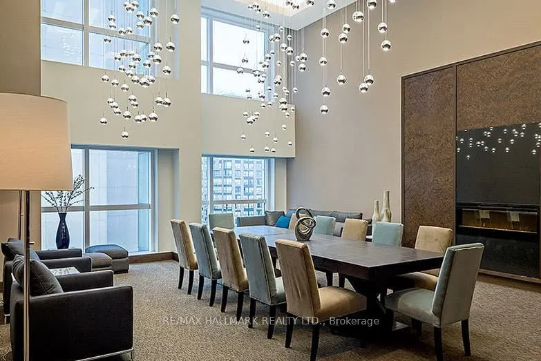 386 Yonge Street, #1703