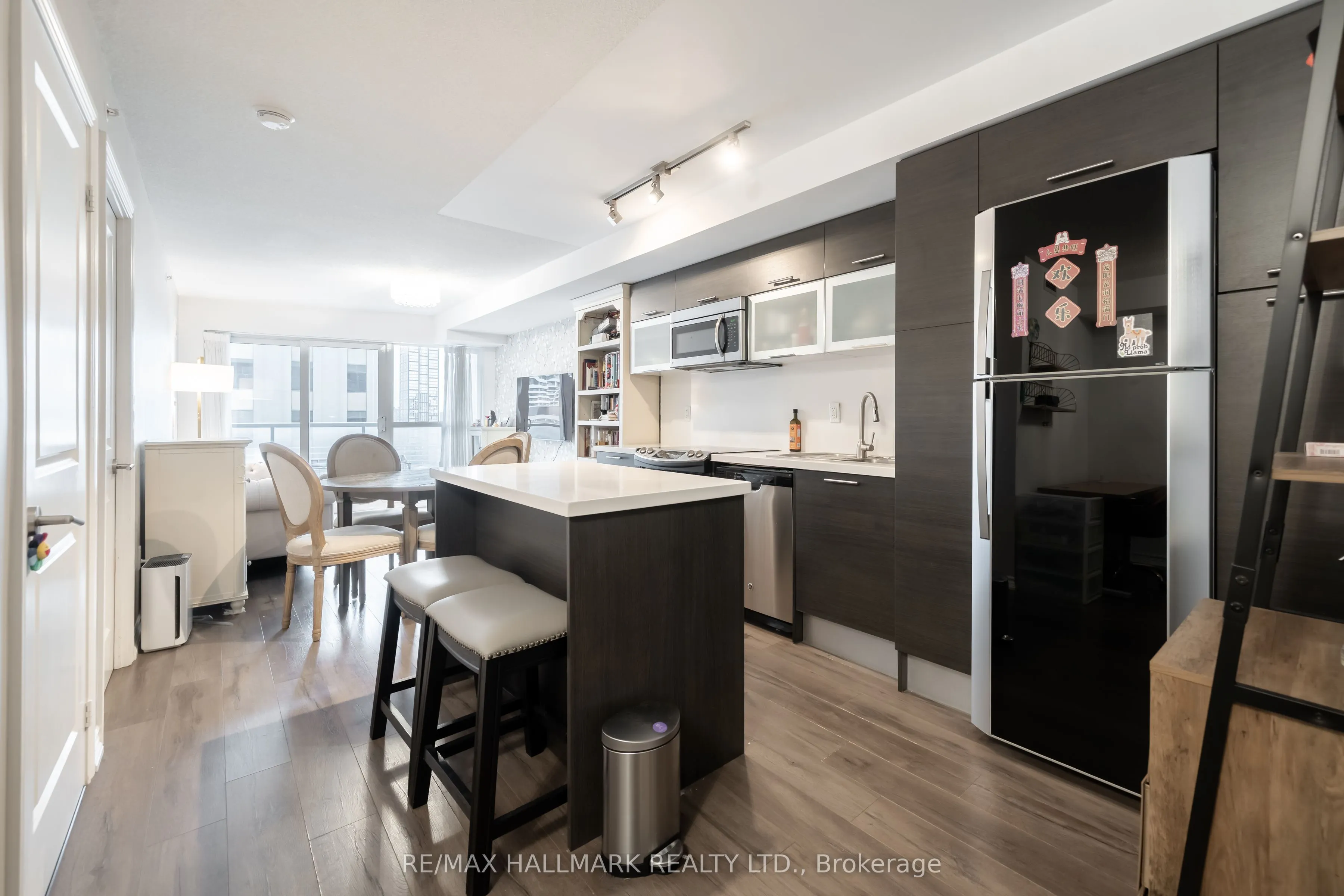 386 Yonge Street, #1703