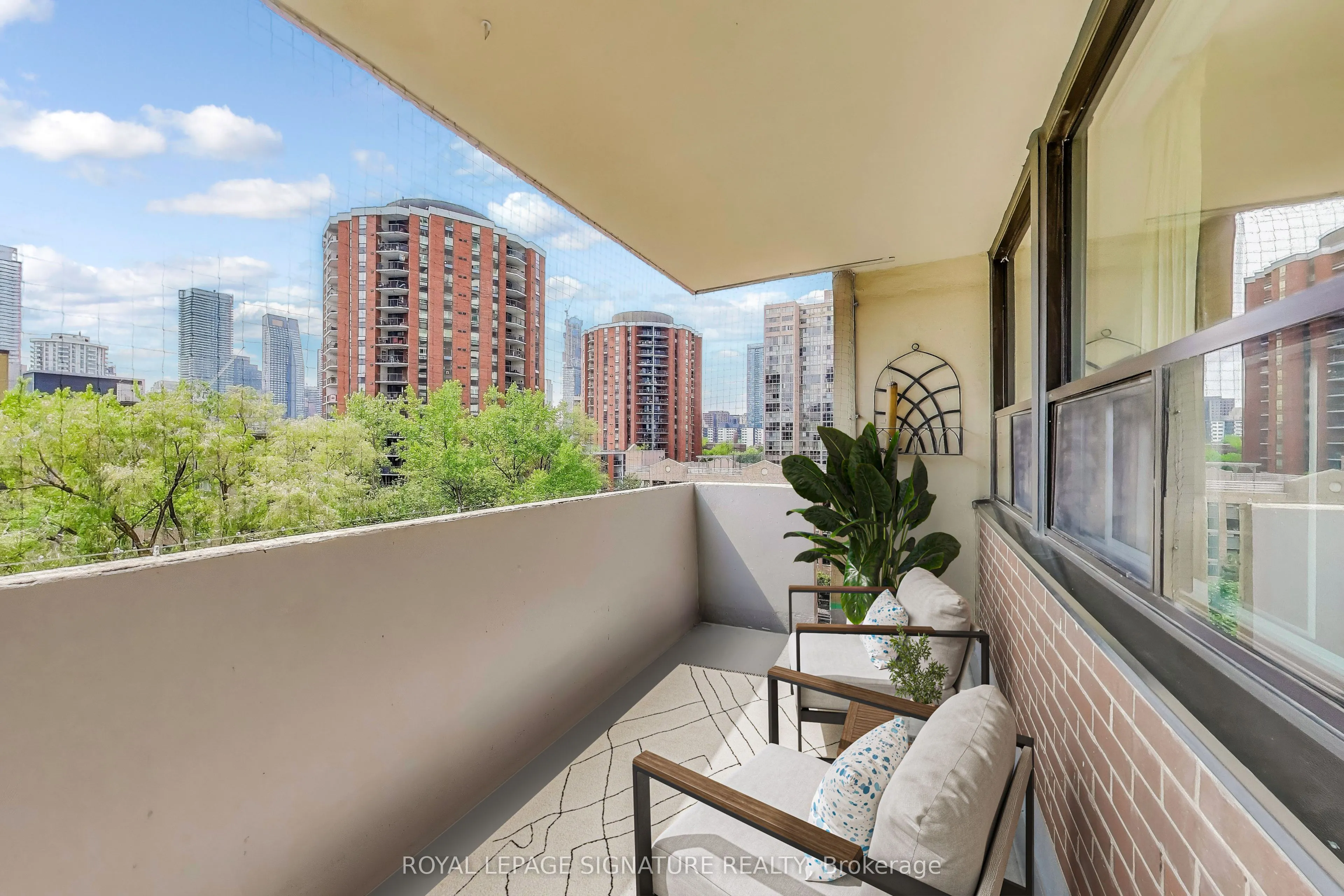 40 Homewood Avenue #807