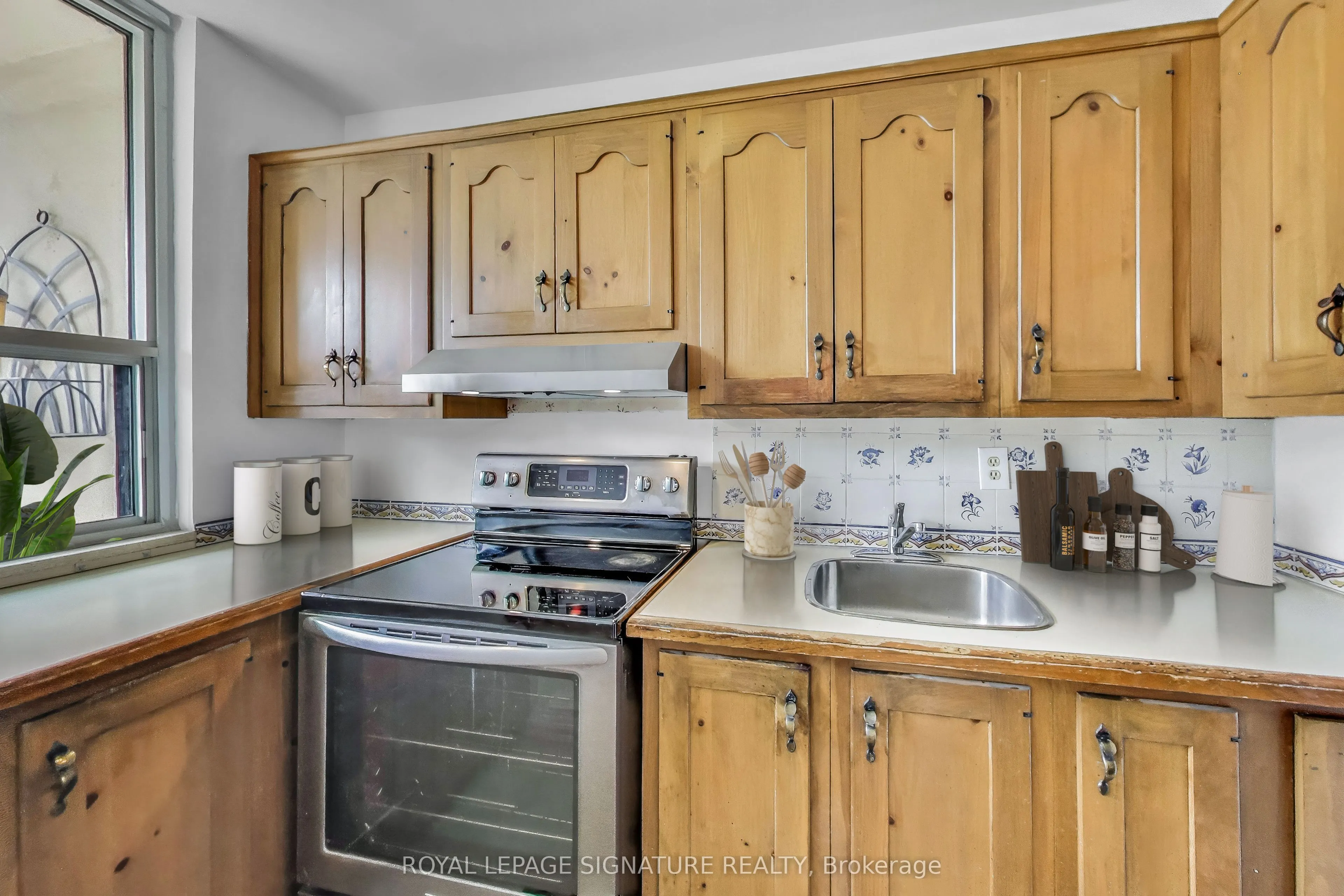 40 Homewood Avenue #807
