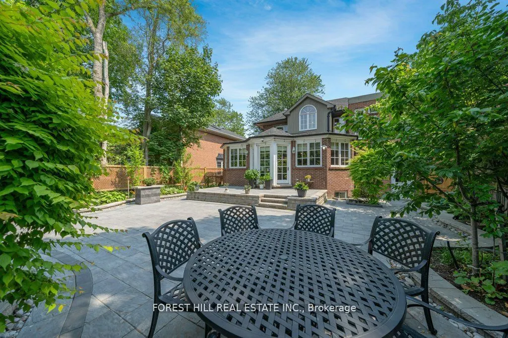 82 Brooke Avenue
