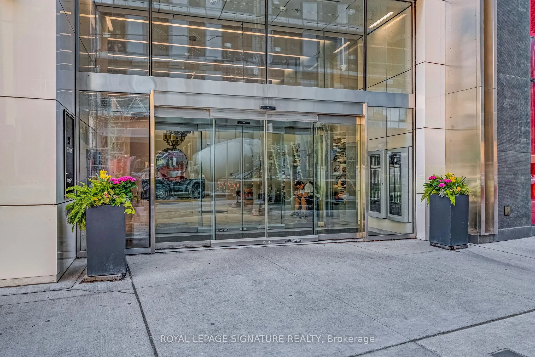 5 Soudan Avenue #2814