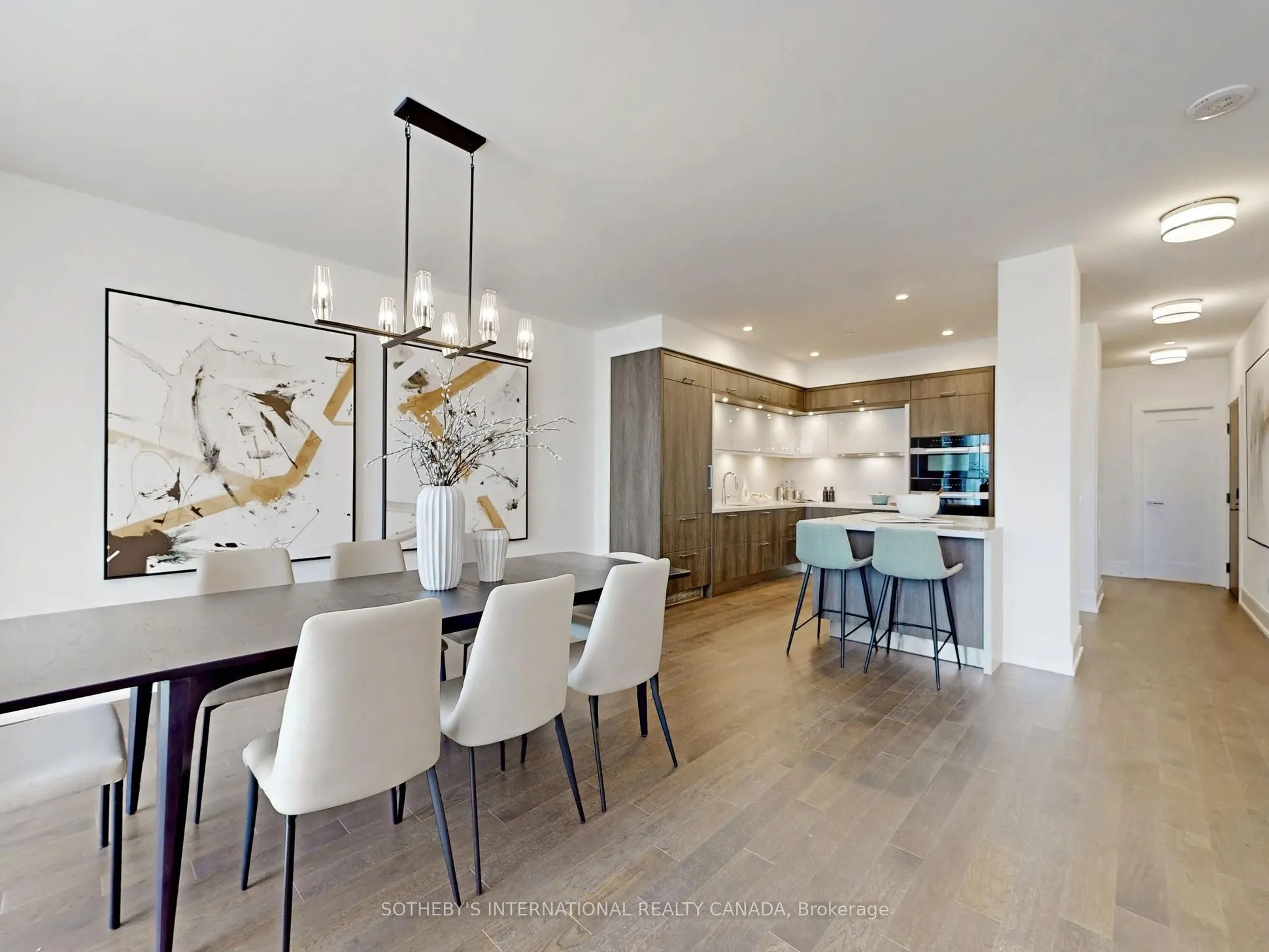 30 Inn On the Park Drive #518