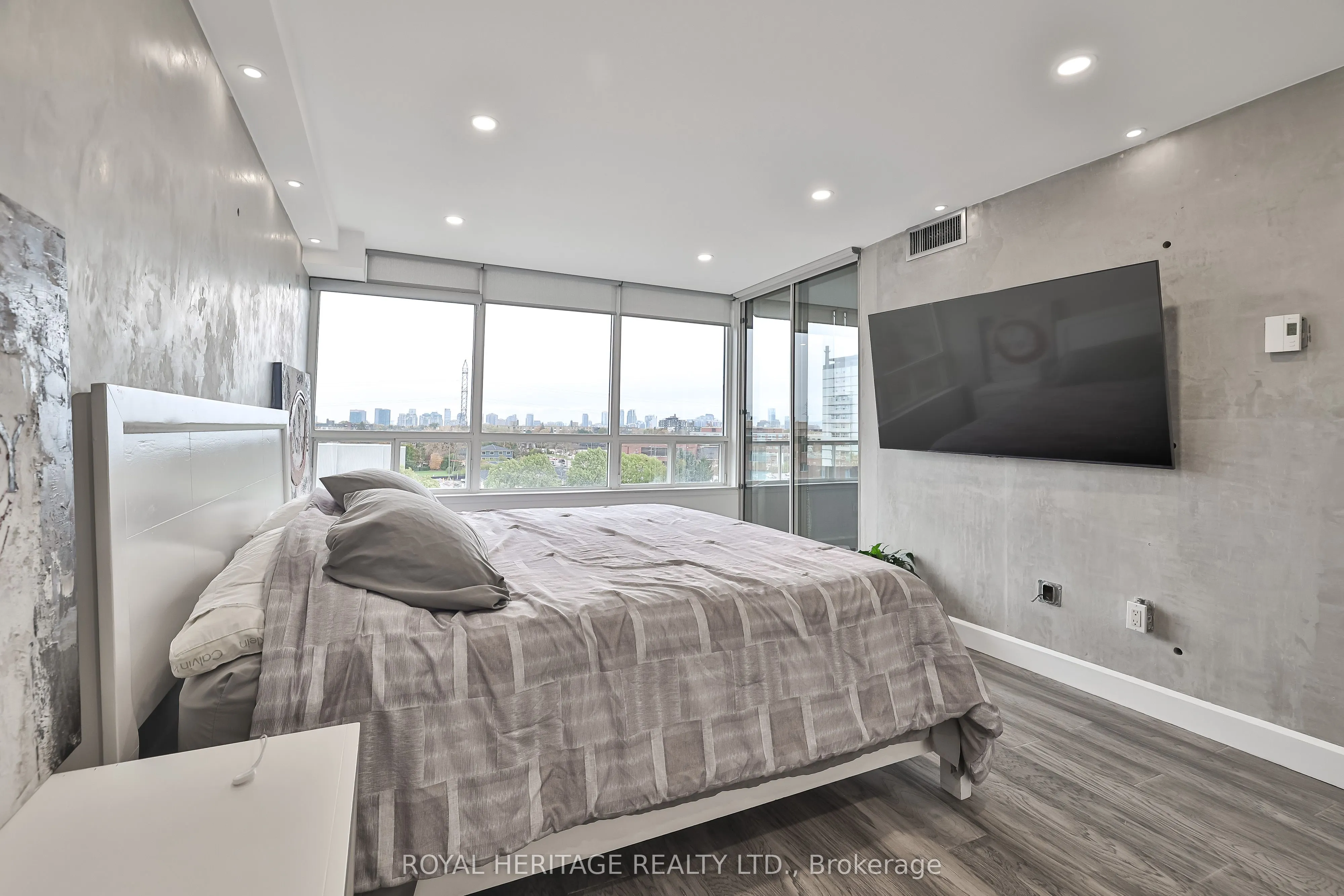 10 Torresdale Avenue #801