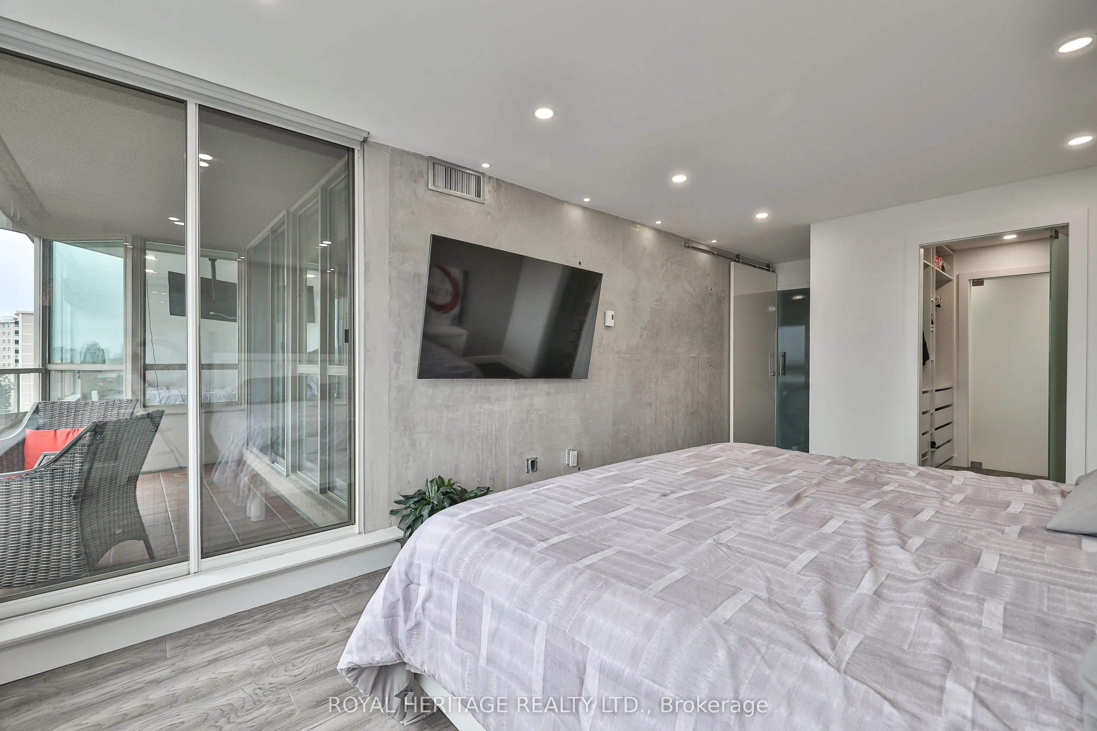 10 Torresdale Avenue #801