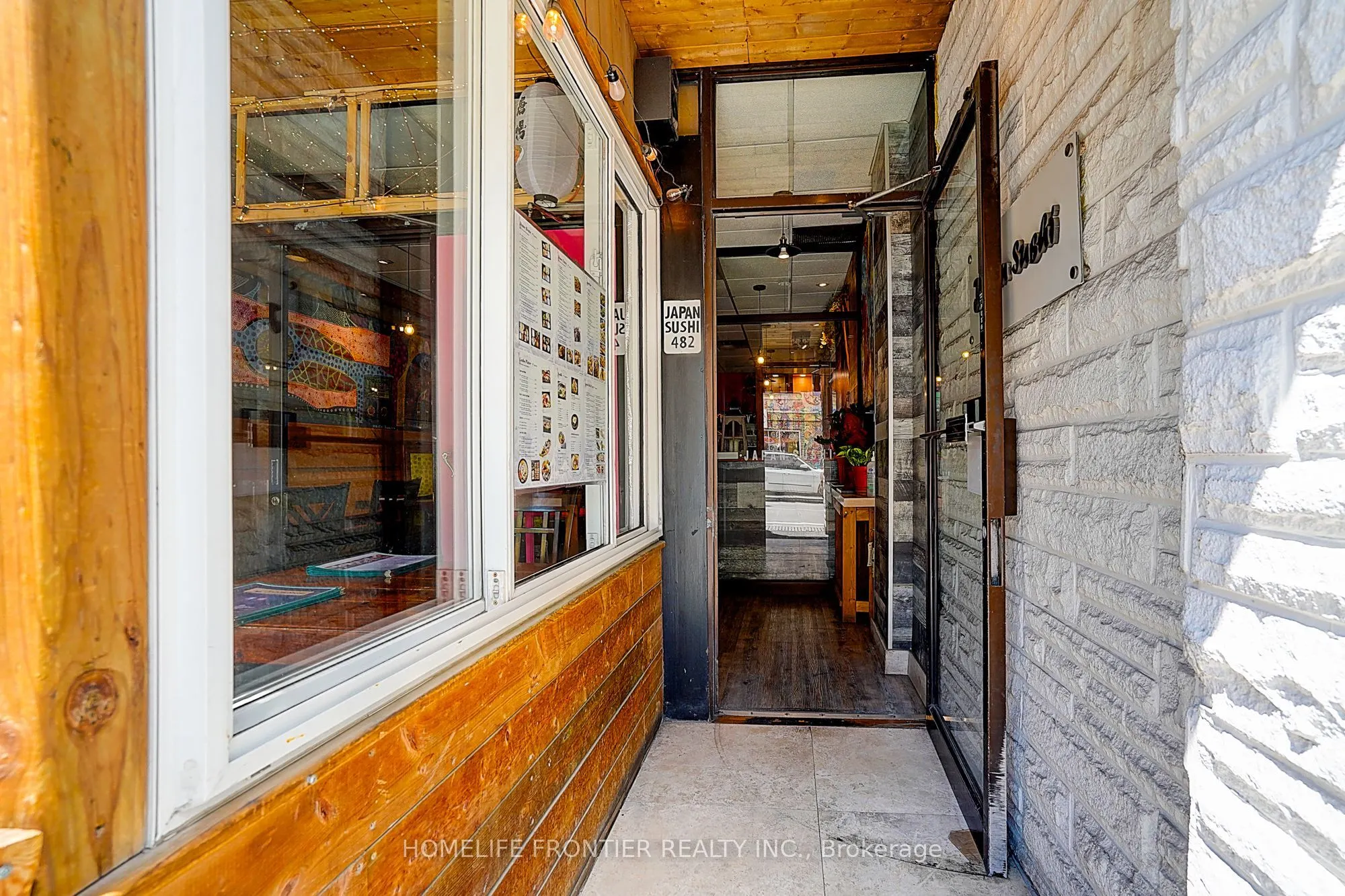 482 Bloor Street W