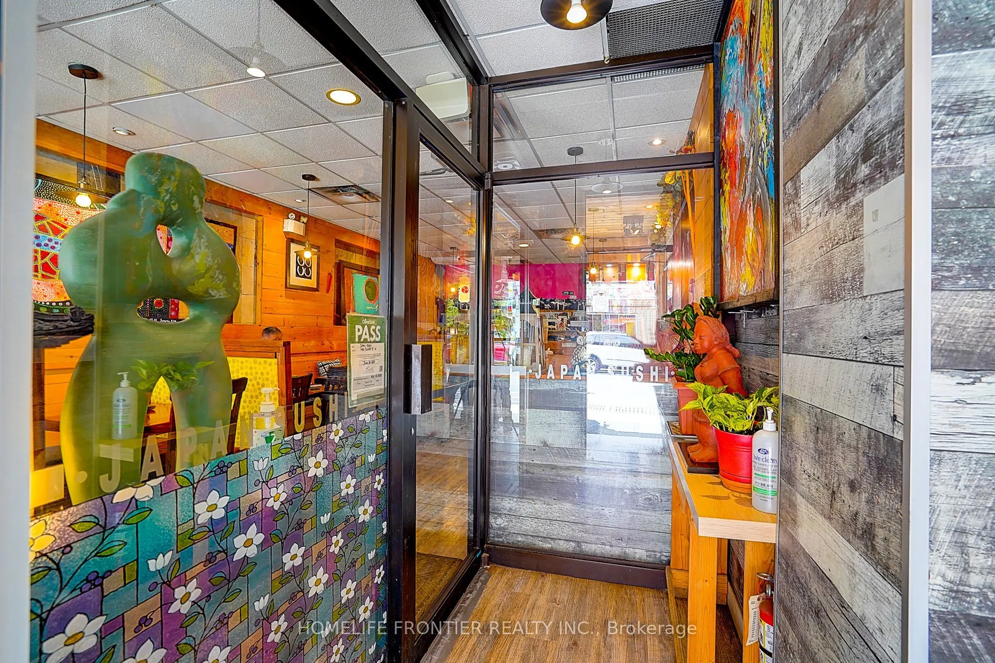 482 Bloor Street W
