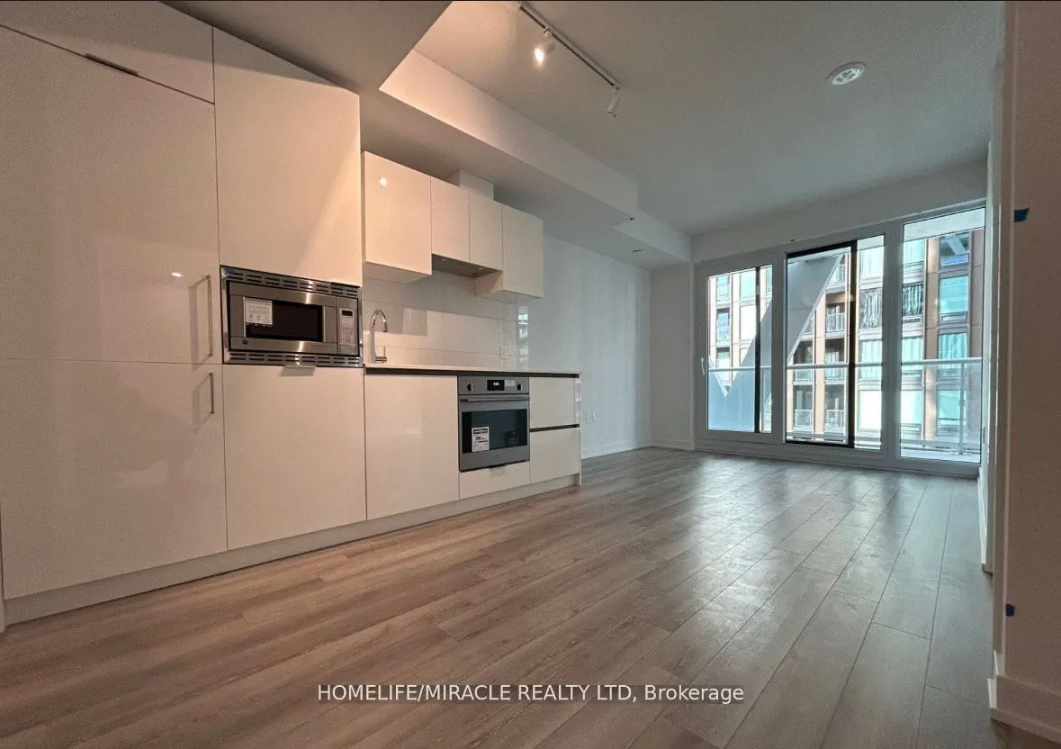 230 Simcoe Street #2421