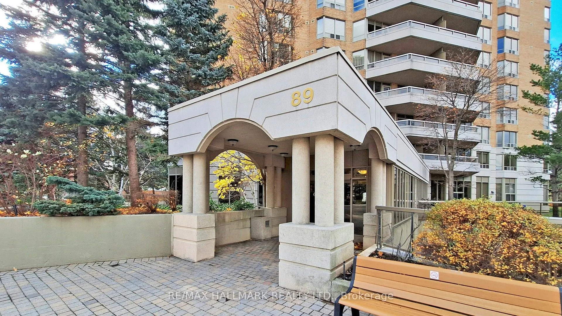 89 Skymark Drive #1610
