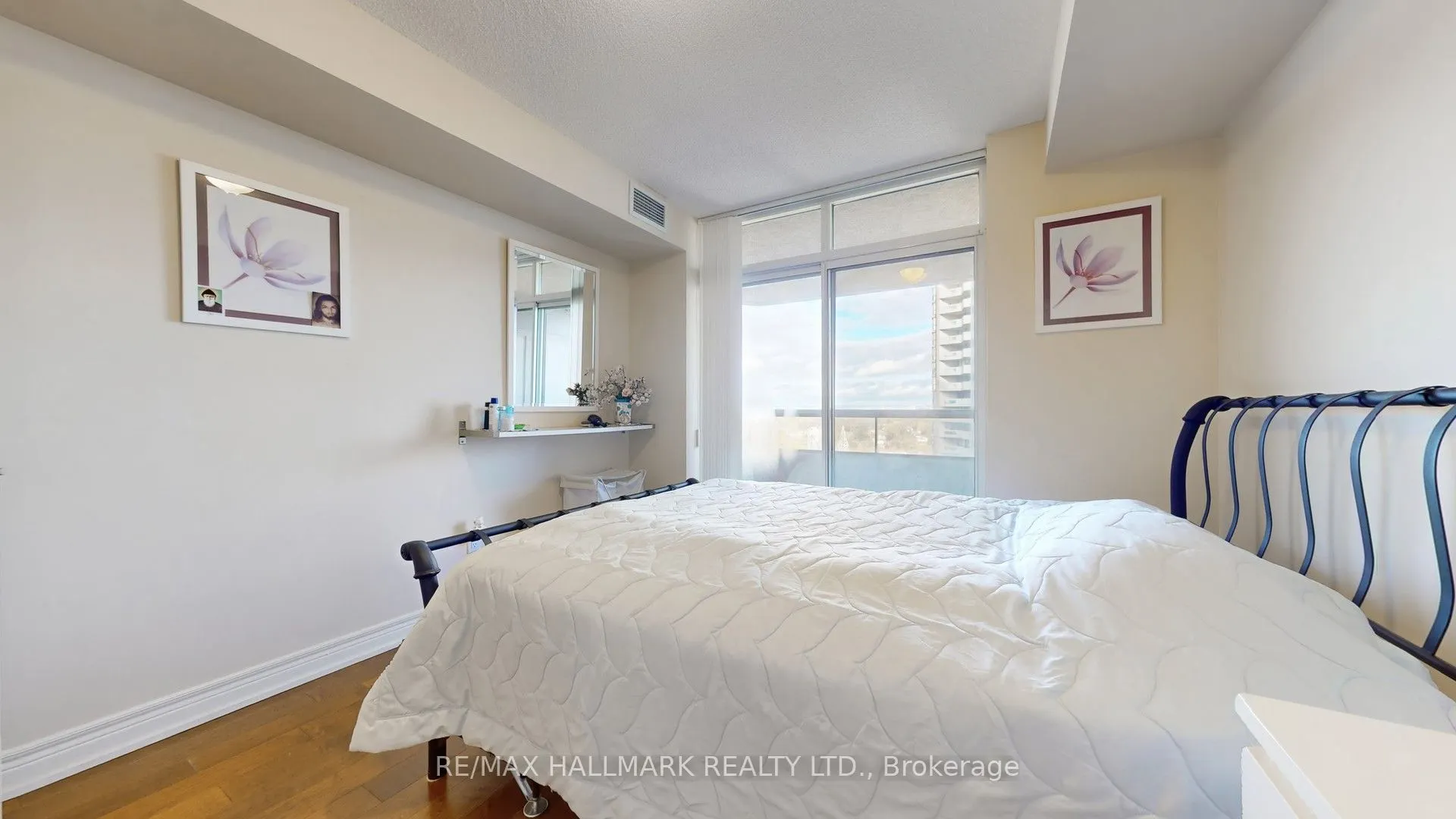 89 Skymark Drive #1610