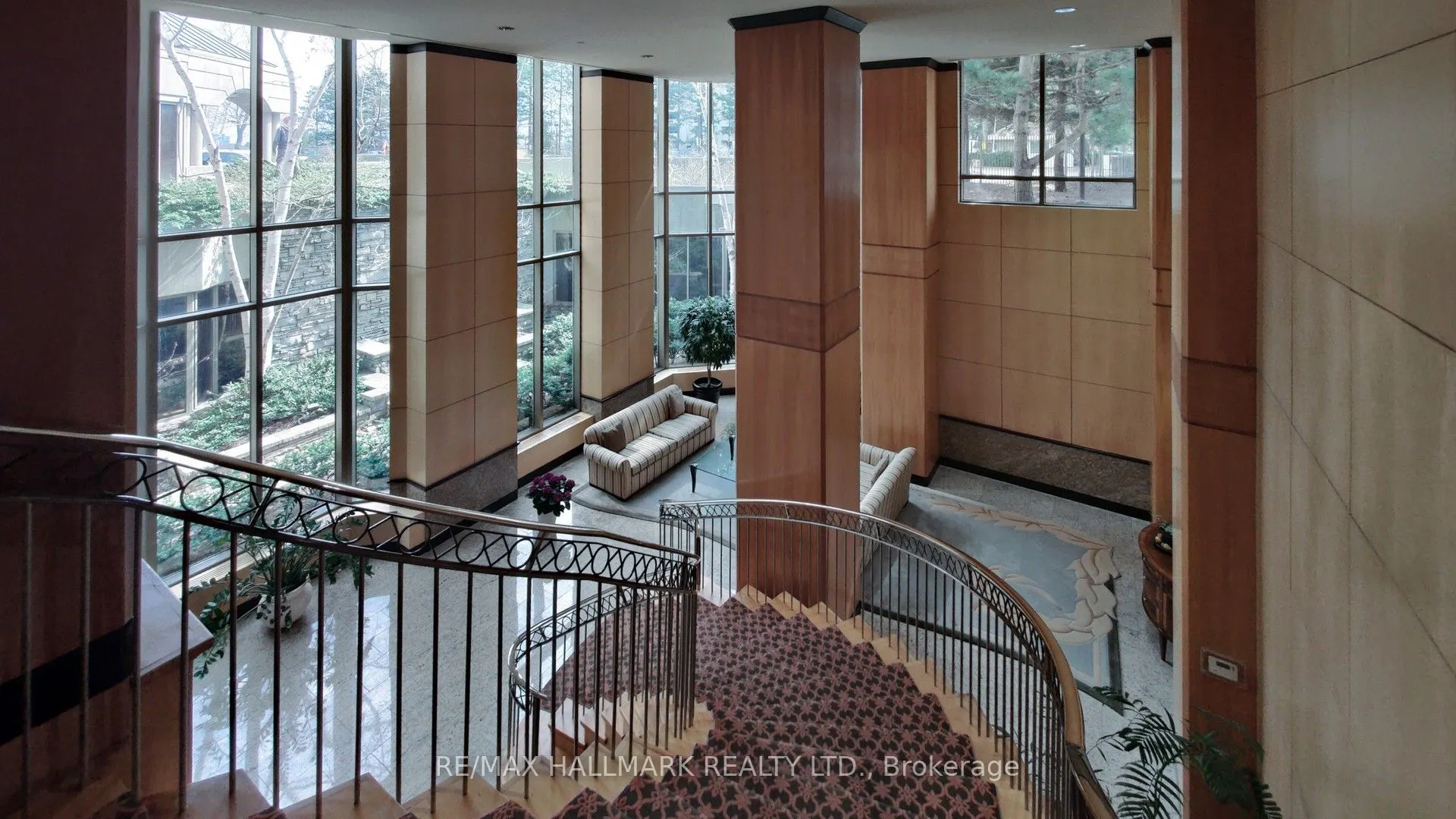 89 Skymark Drive #1610