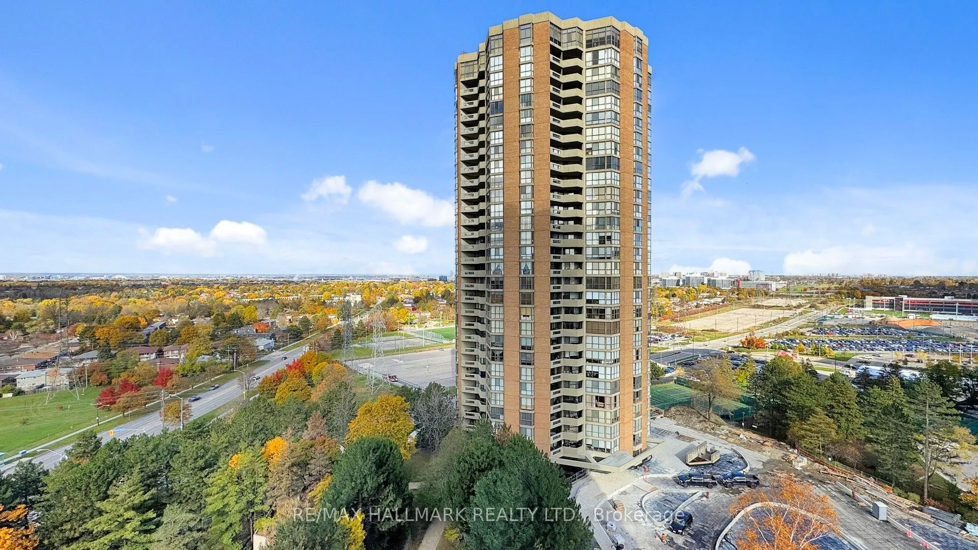 89 Skymark Drive #1610