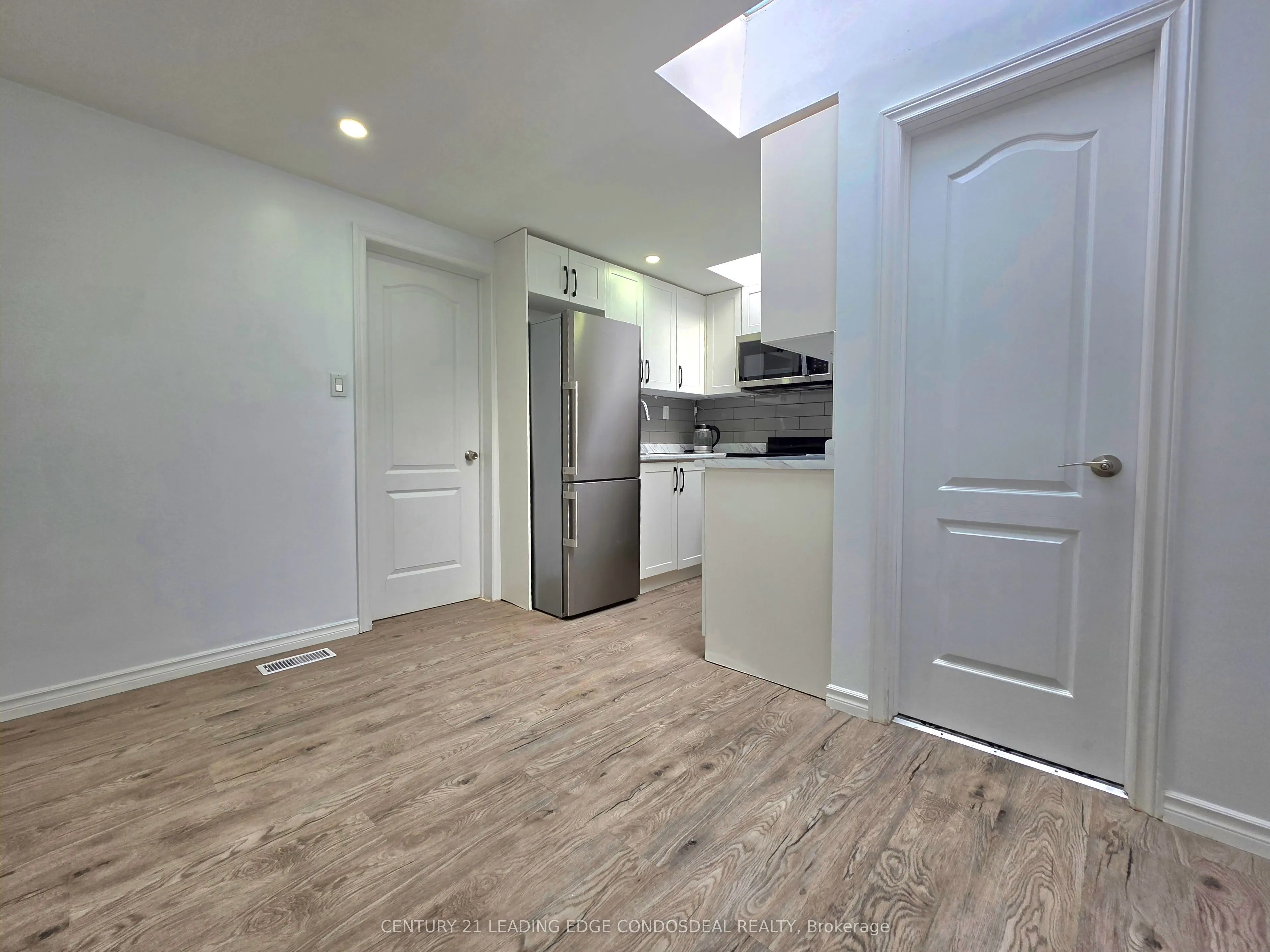 658 Dundas Street W #2B