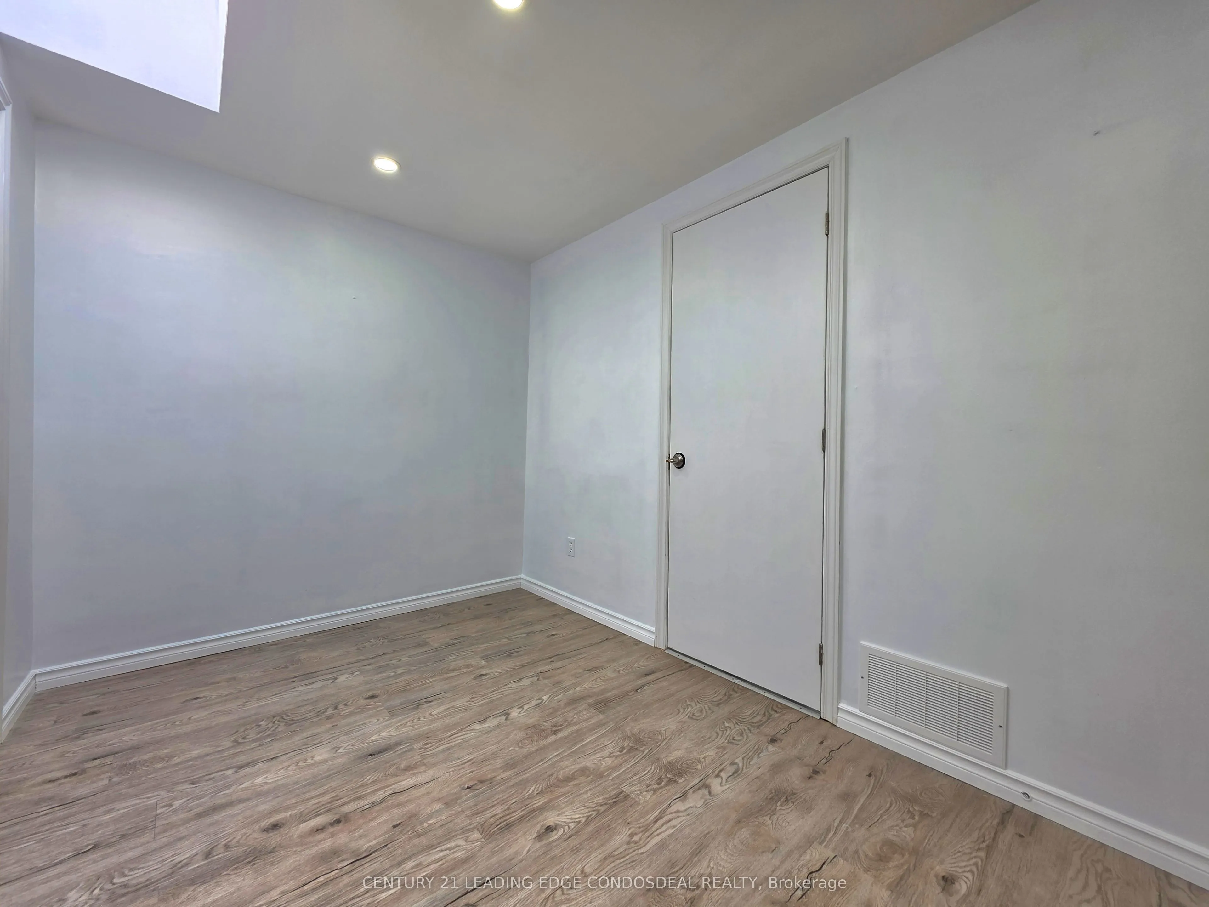 658 Dundas Street W #2B