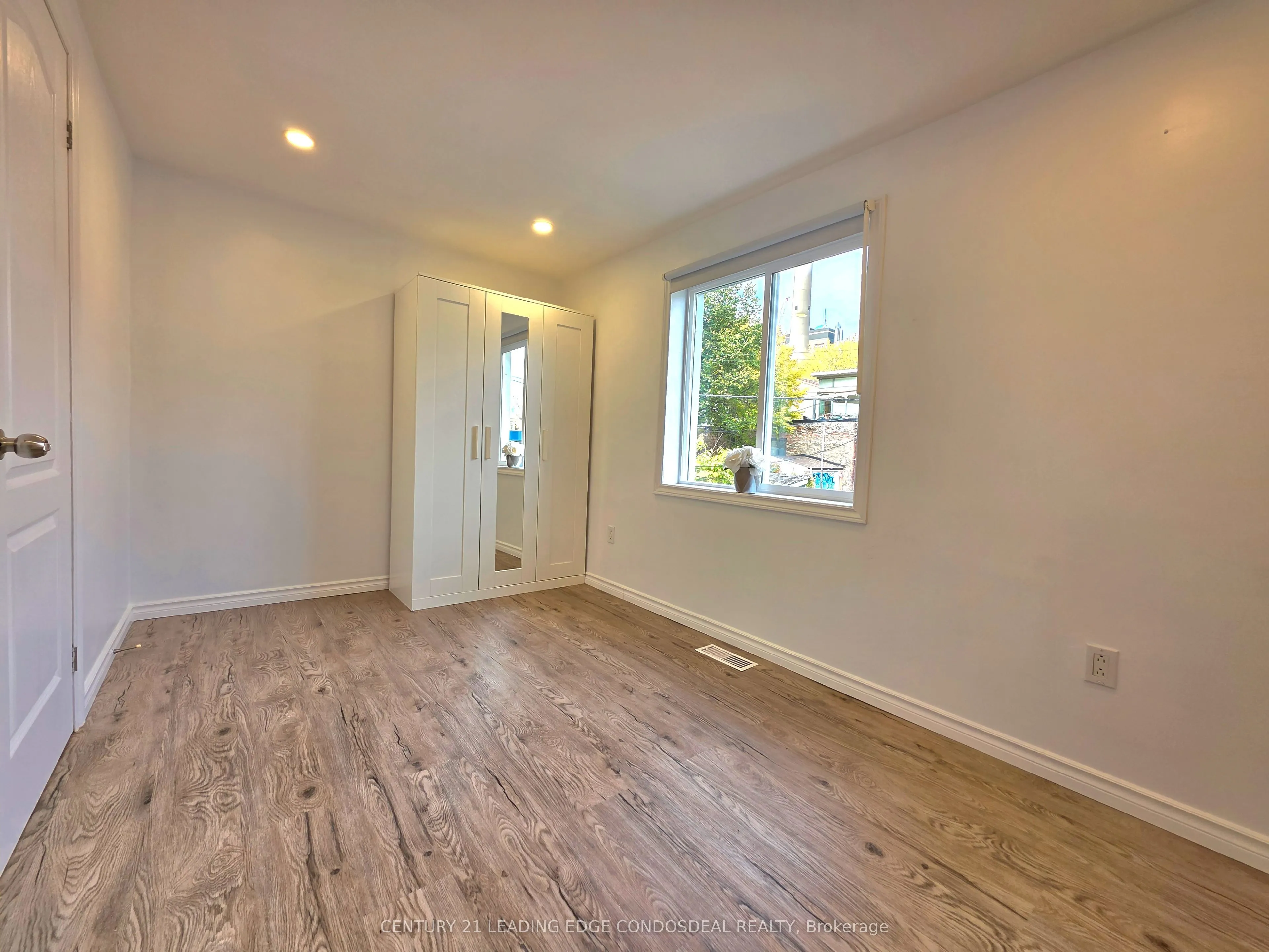 658 Dundas Street W #2B