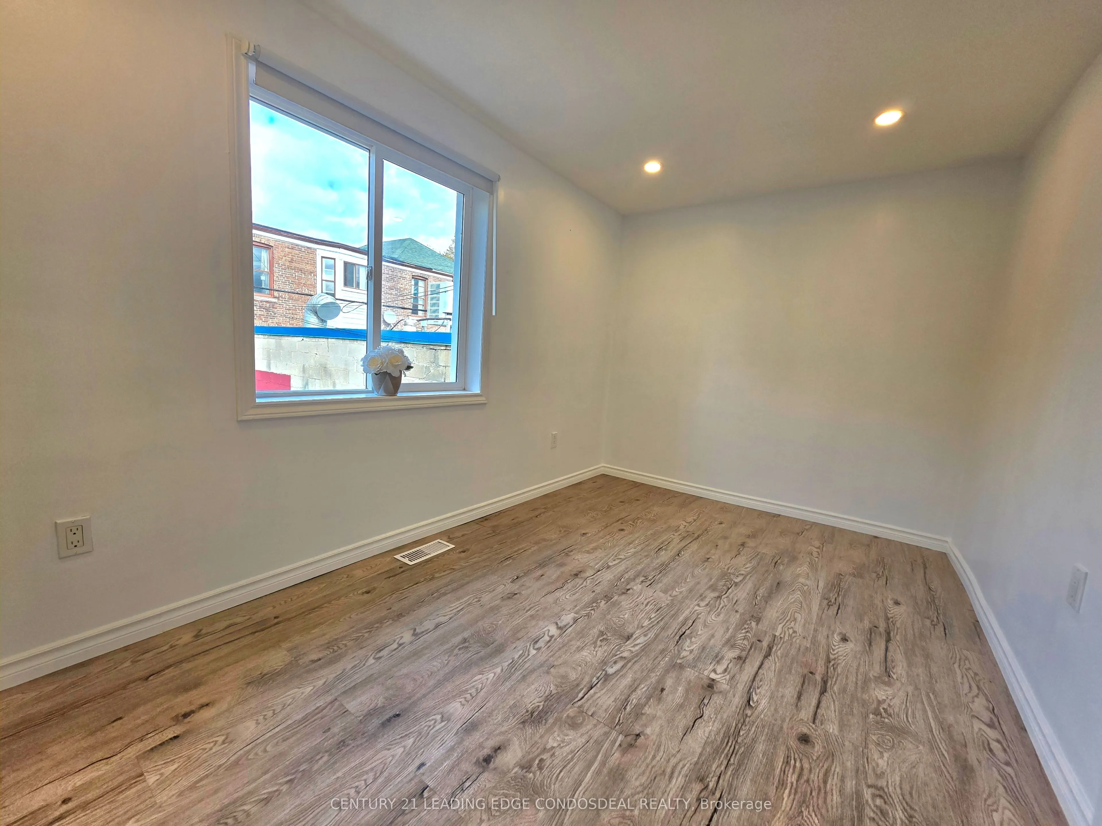 658 Dundas Street W #2B