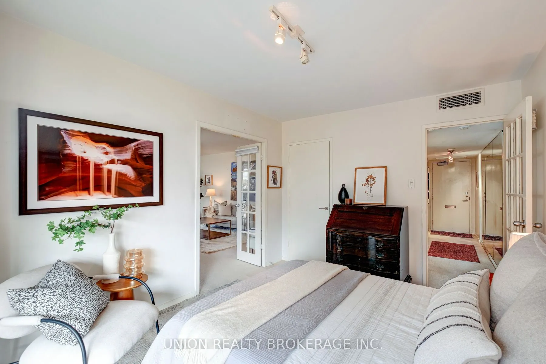 10 Avoca Avenue #401