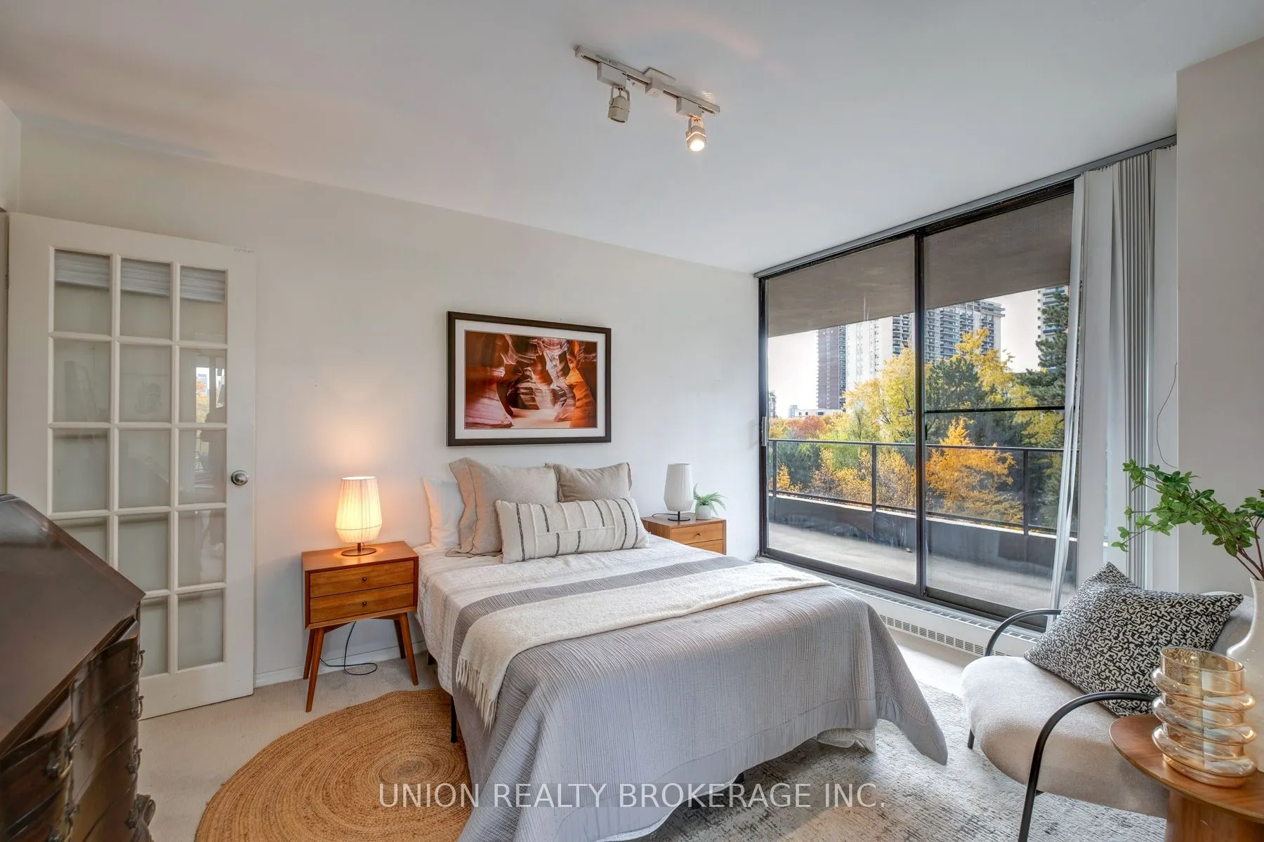 10 Avoca Avenue #401