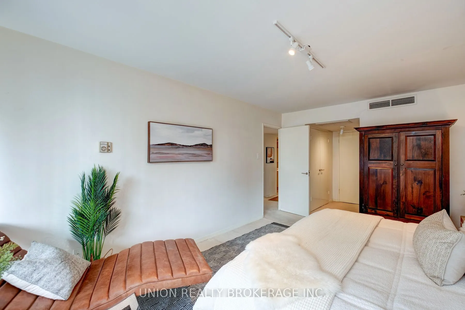10 Avoca Avenue #401