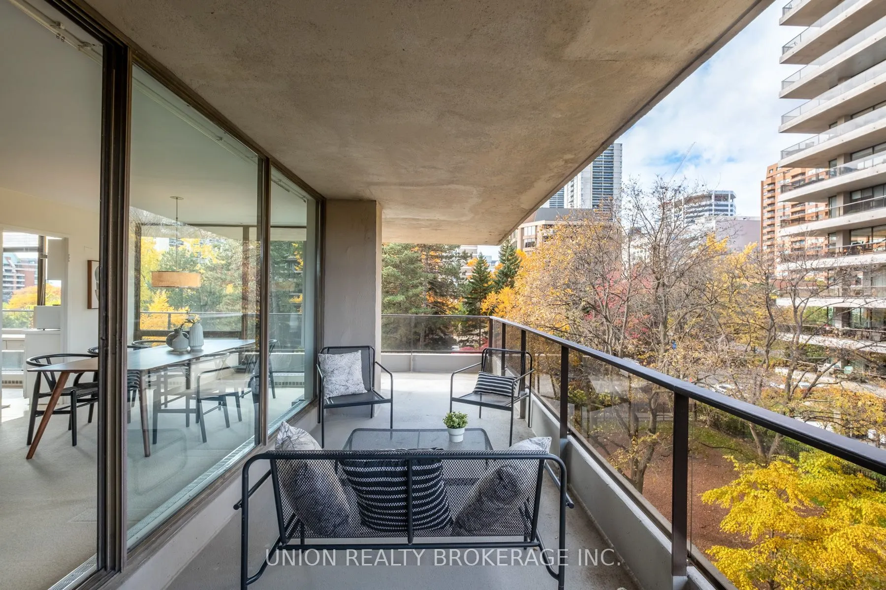 10 Avoca Avenue #401