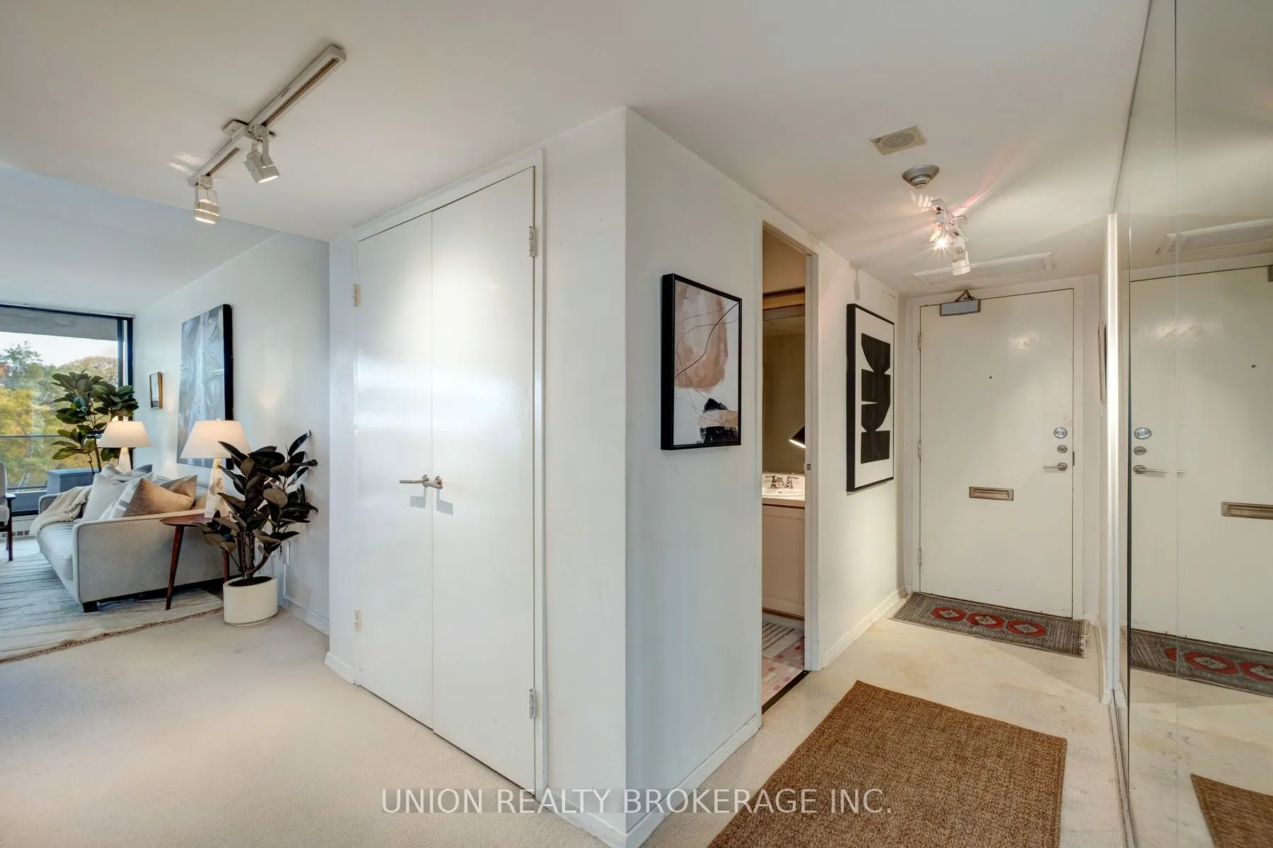 10 Avoca Avenue #401