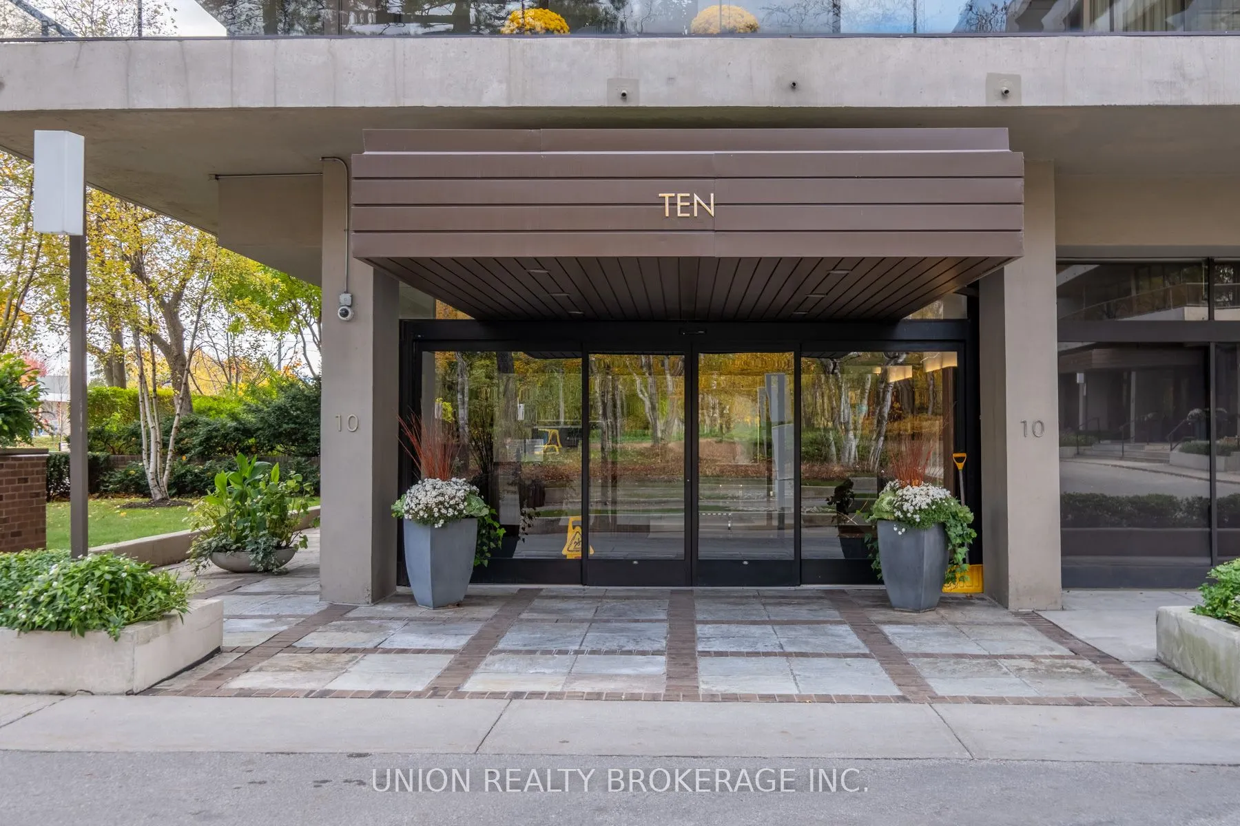10 Avoca Avenue #401