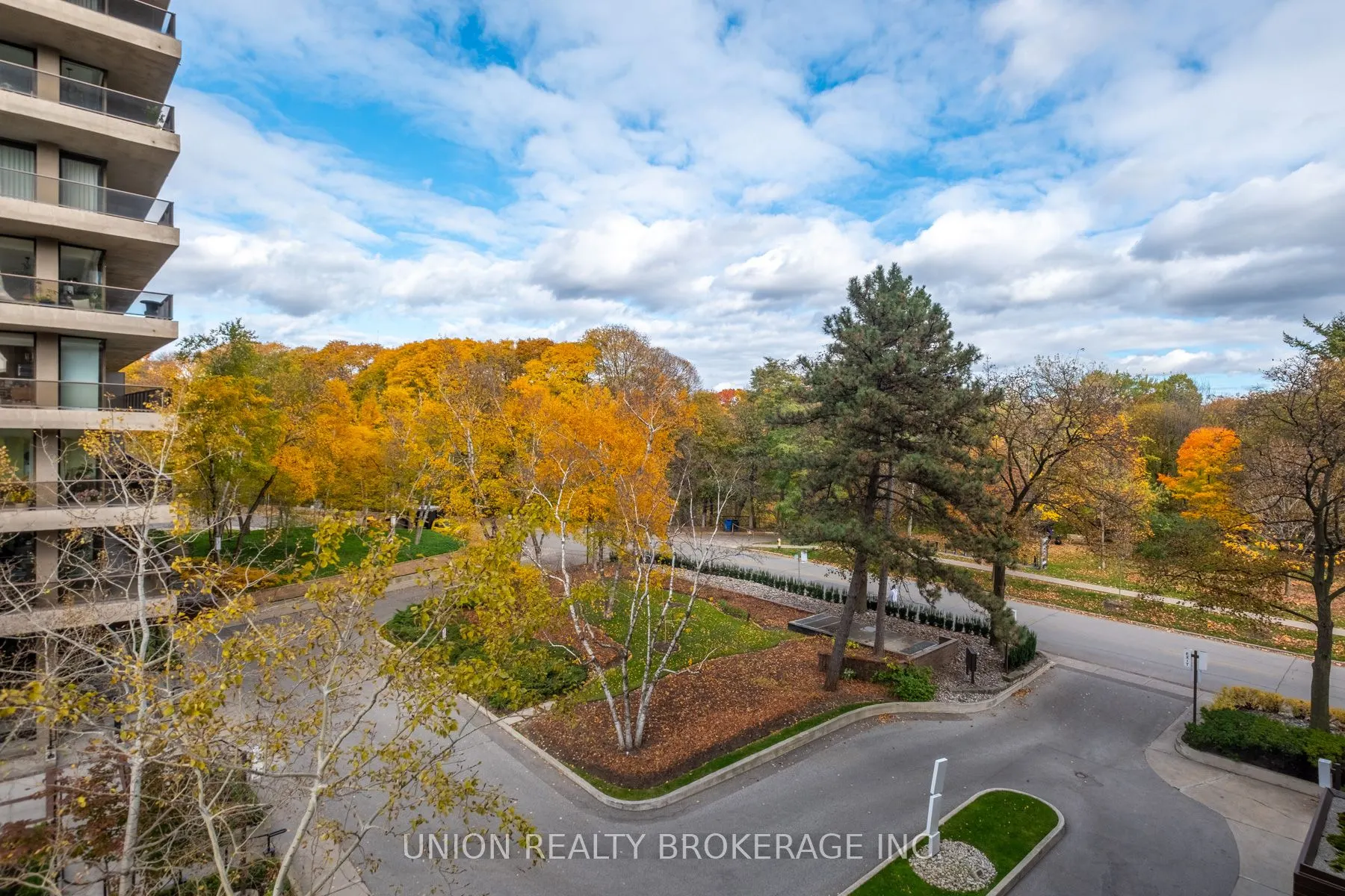 10 Avoca Avenue #401