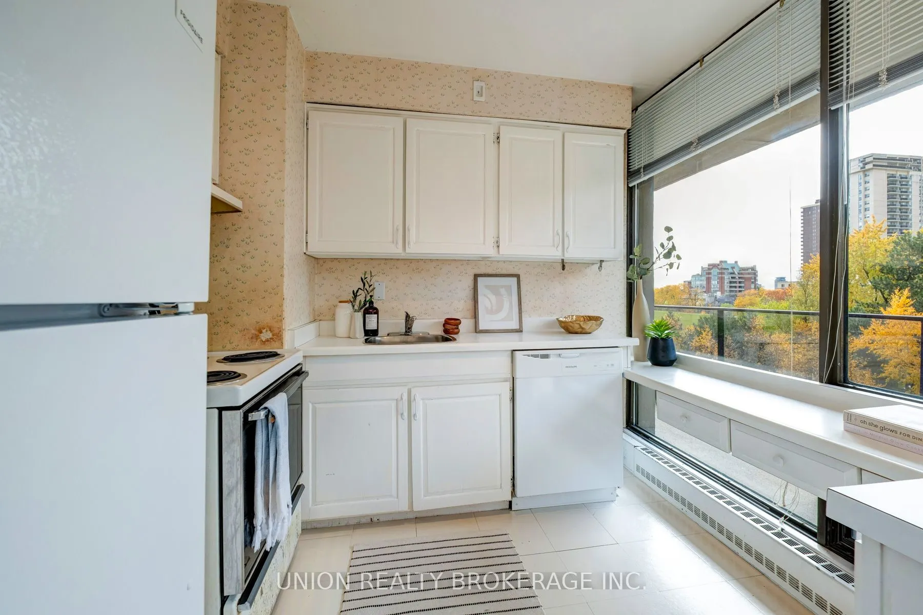 10 Avoca Avenue #401
