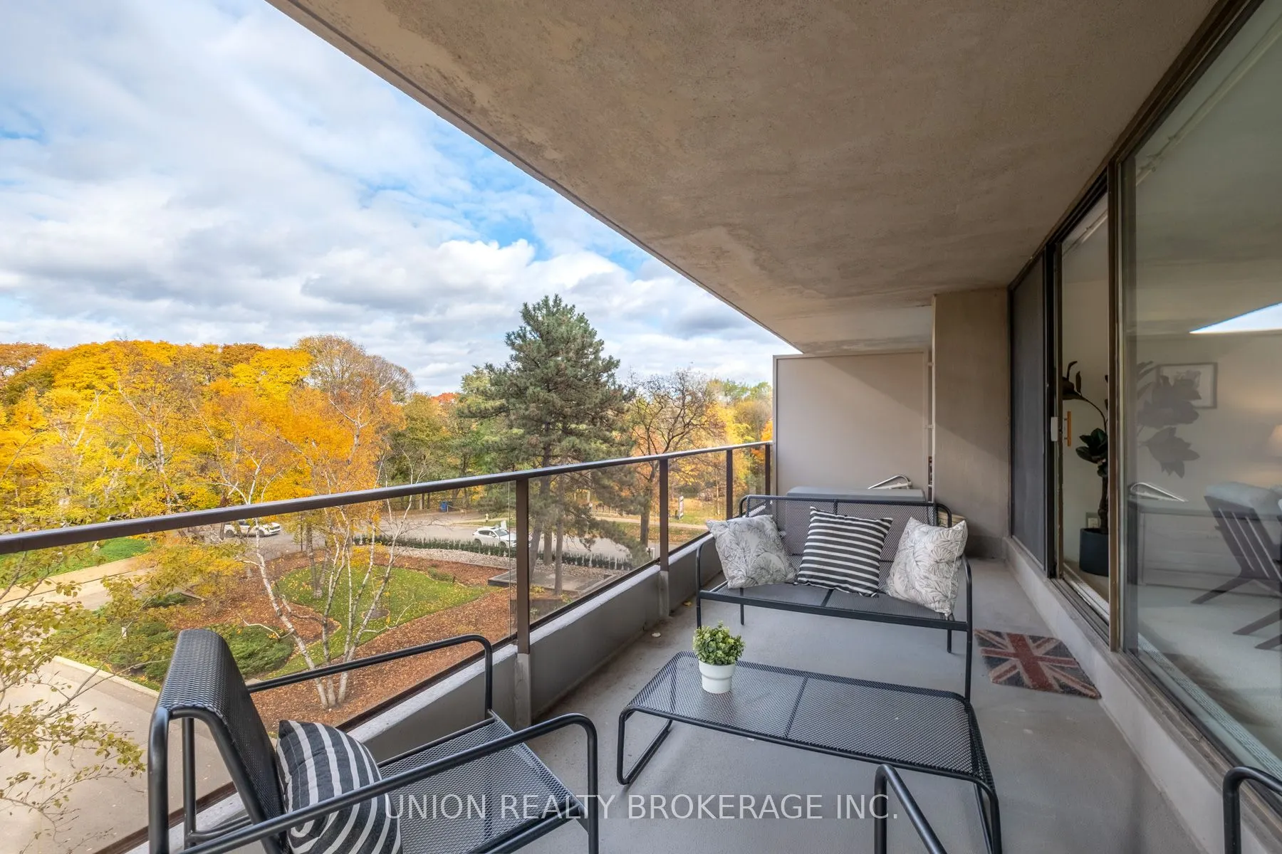 10 Avoca Avenue #401