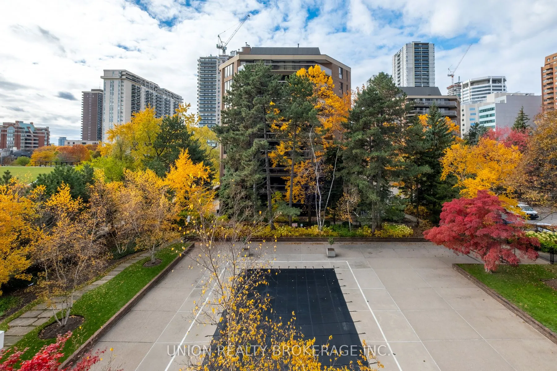 10 Avoca Avenue #401