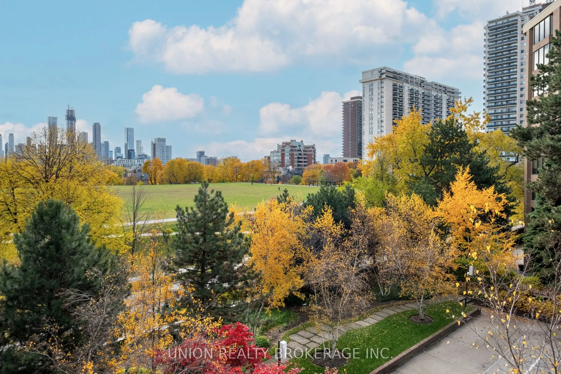 10 Avoca Avenue #401