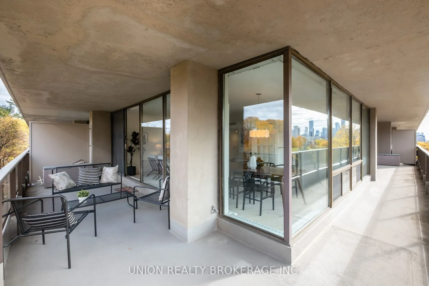 10 Avoca Avenue #401