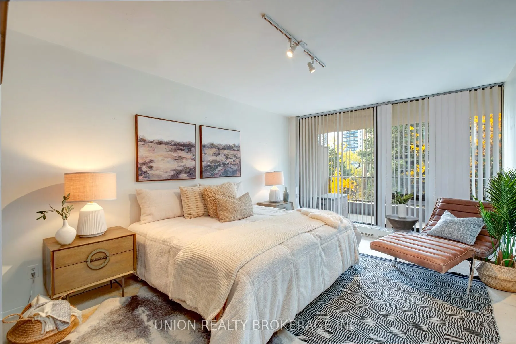 10 Avoca Avenue #401