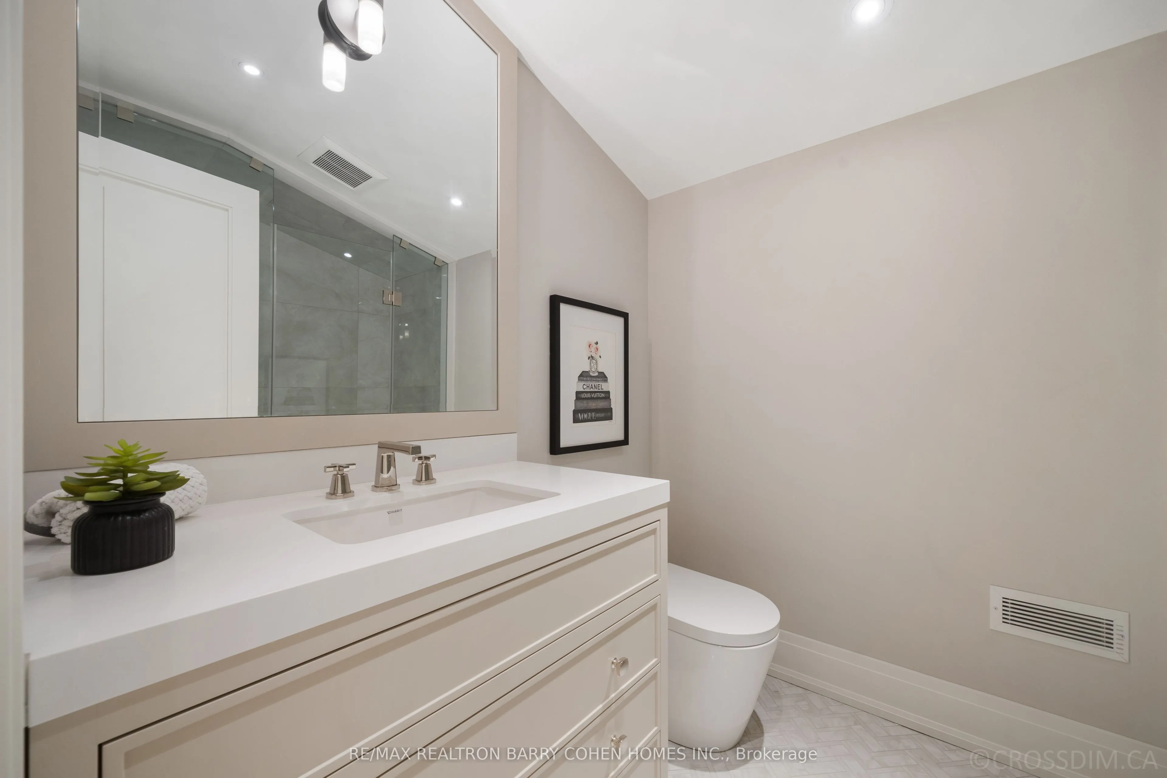 117 Yonge Boulevard