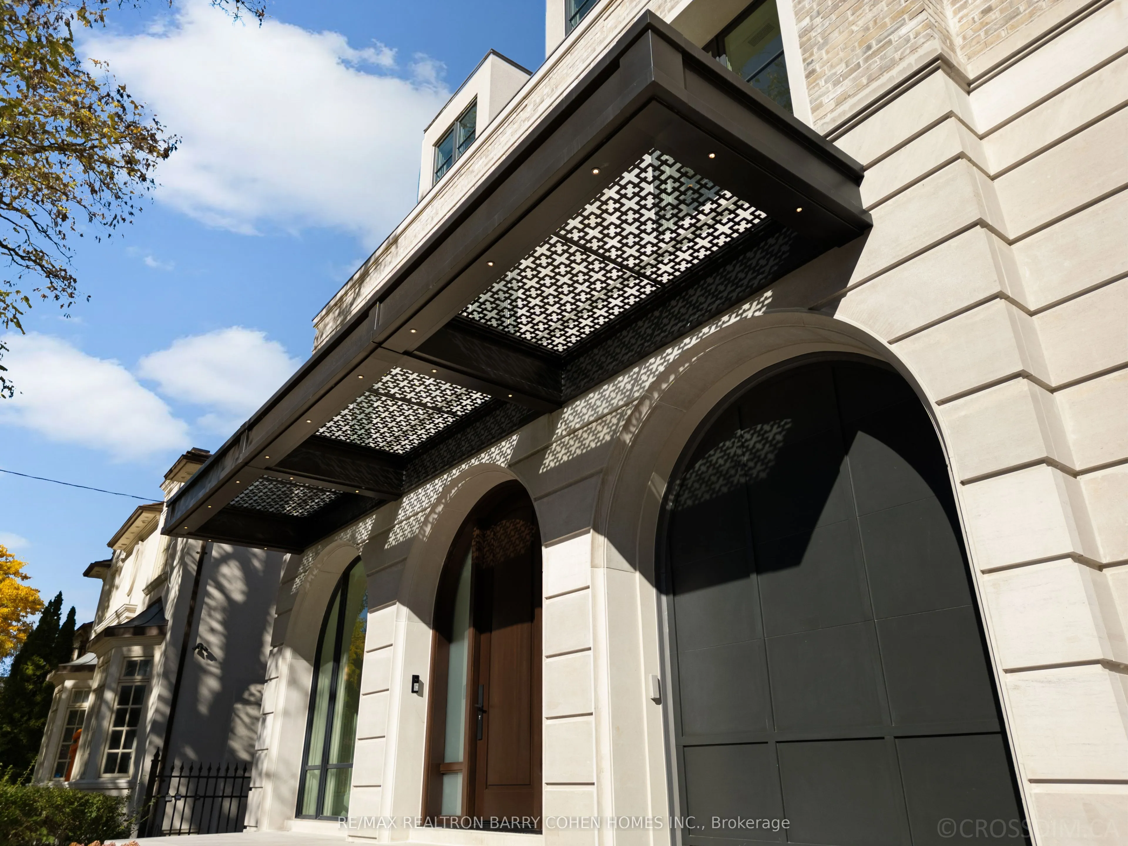 117 Yonge Boulevard