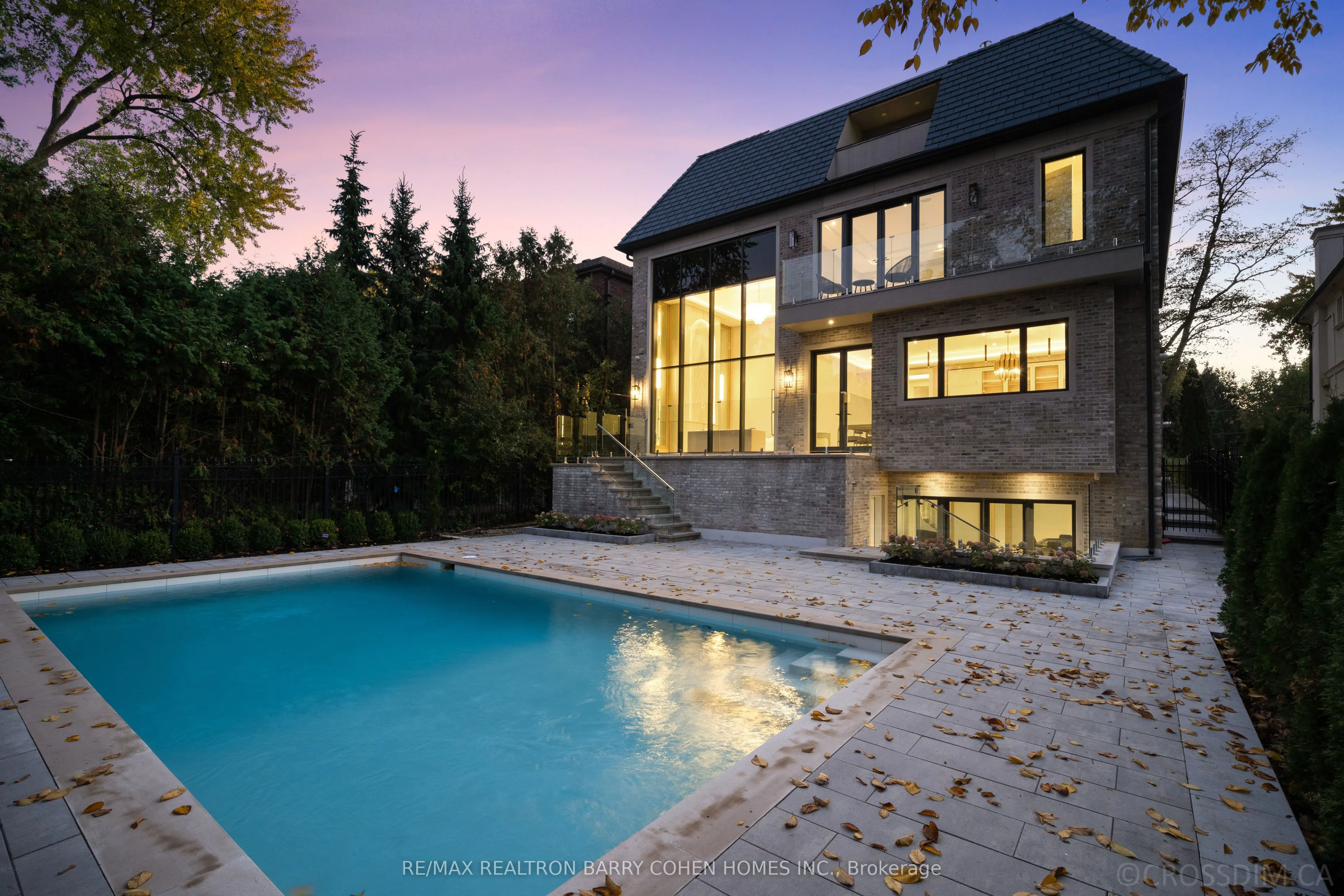 117 Yonge Boulevard
