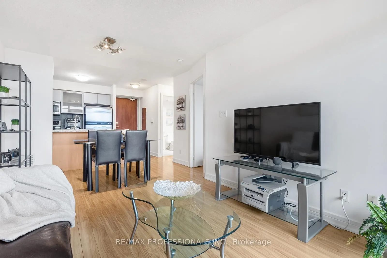 18 Harrison Garden Boulevard #706