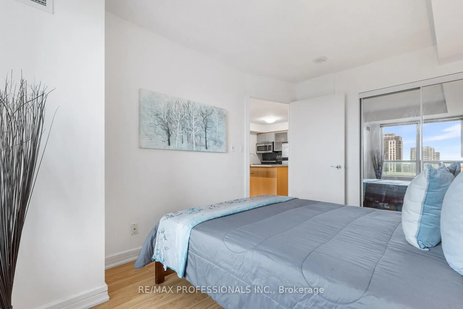 18 Harrison Garden Boulevard #706