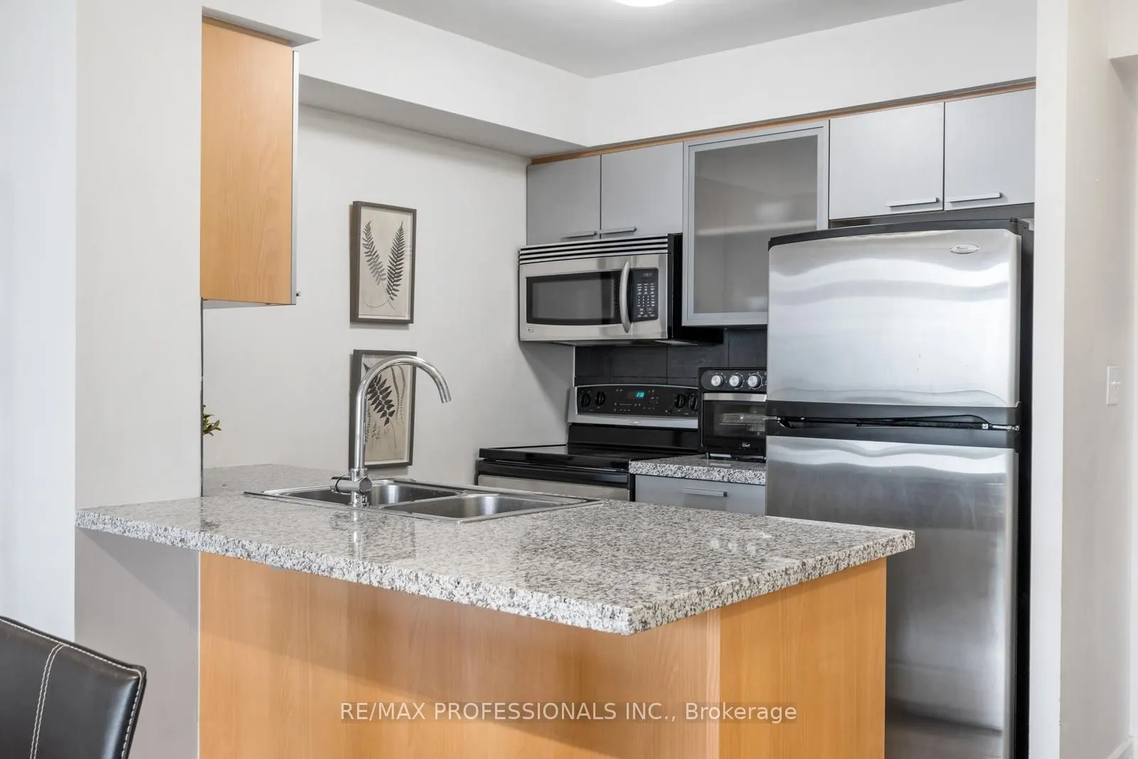 18 Harrison Garden Boulevard #706