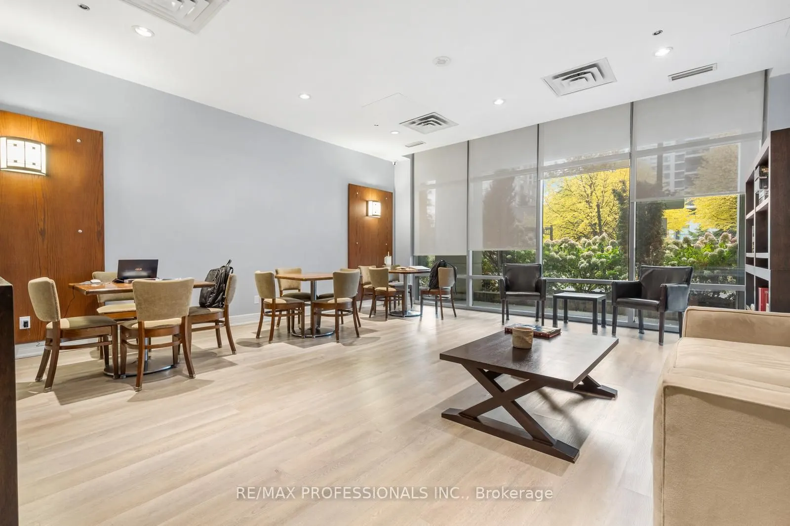 18 Harrison Garden Boulevard #706