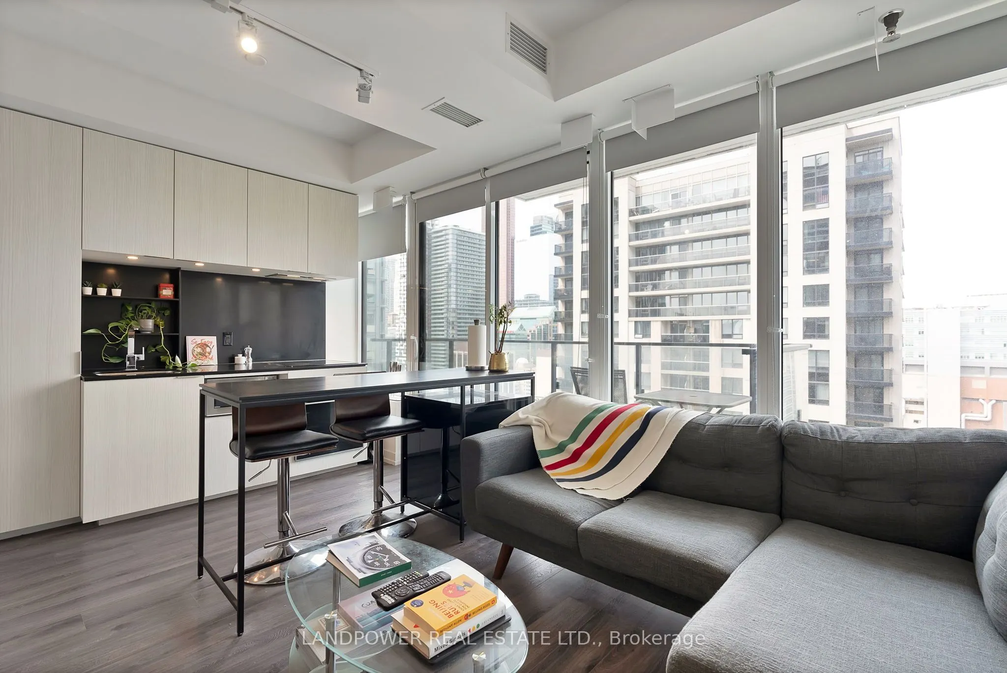 77 Shuter Street #2501