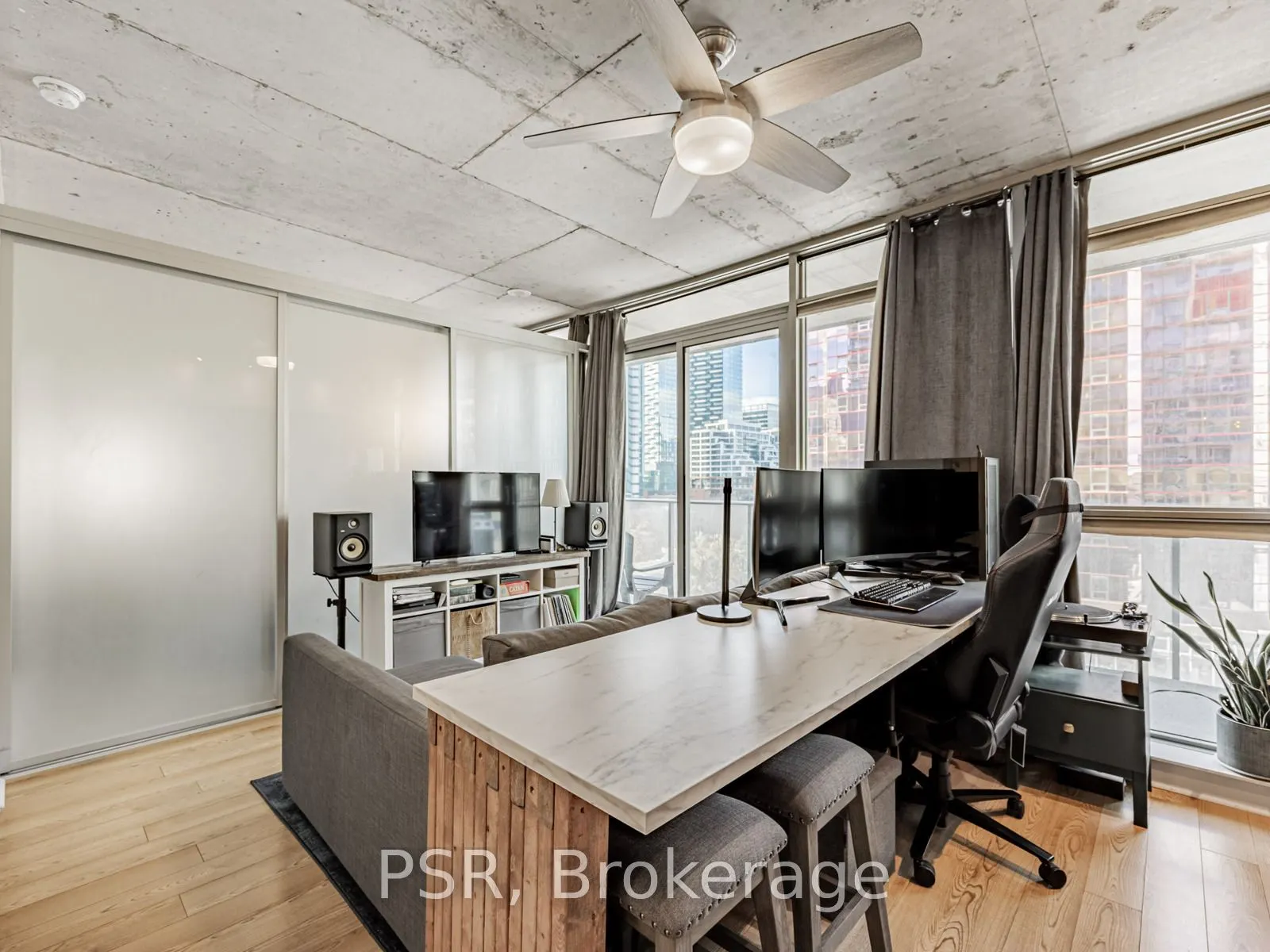 375 King Street W #801