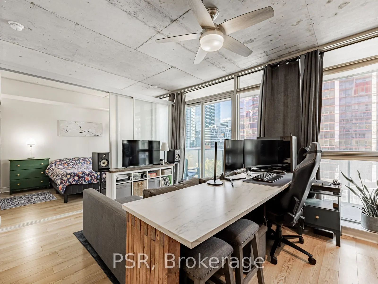 375 King Street W #801