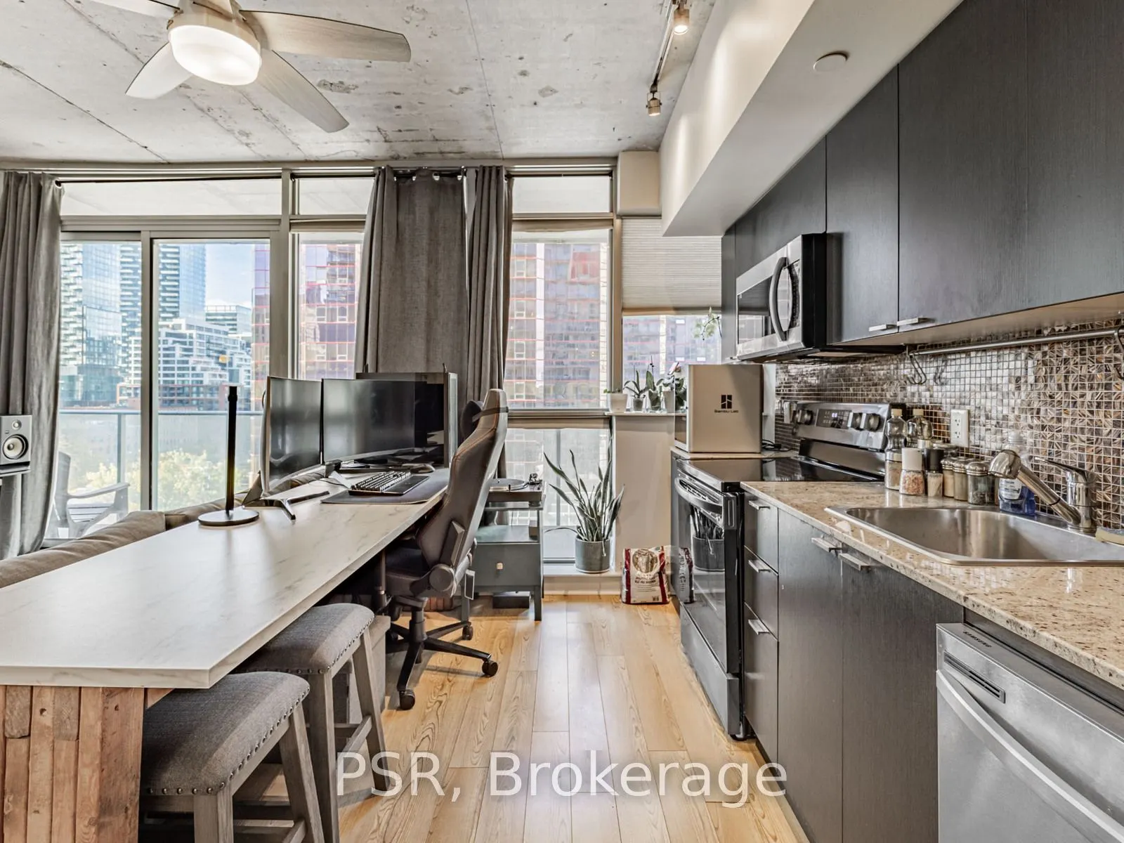 375 King Street W #801